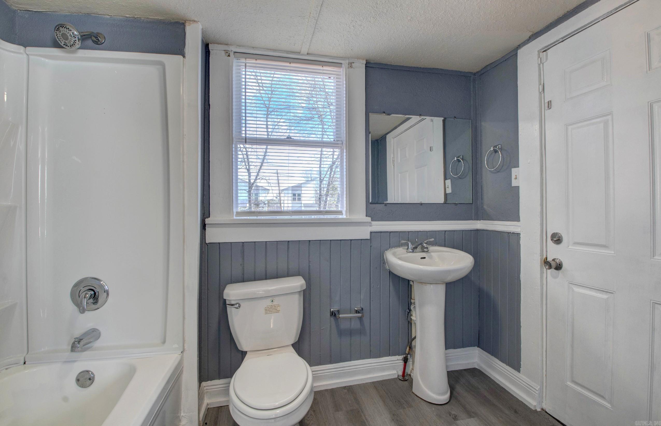 JONES & WORTHEN - Residential