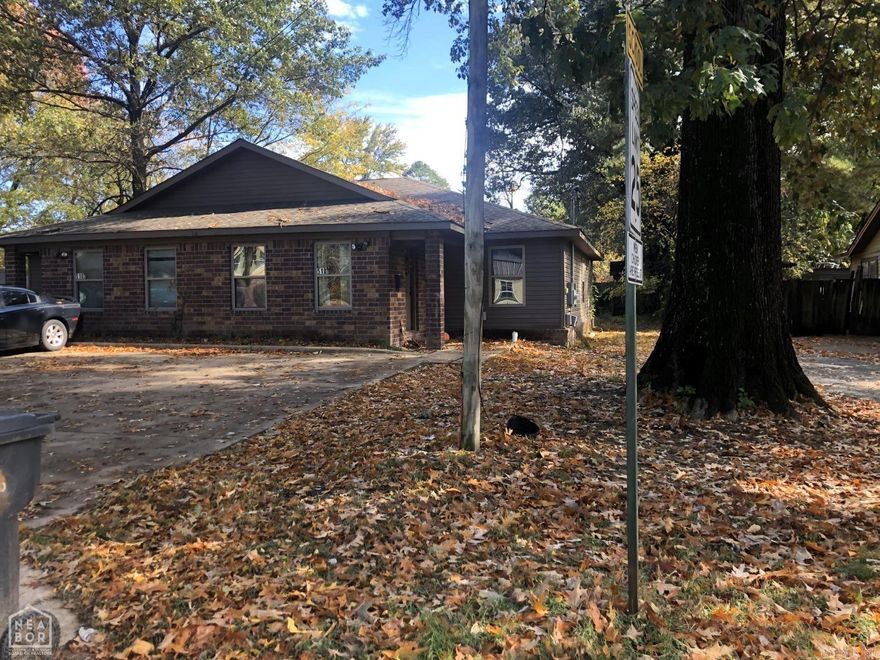 Very nice duplex in the heat of Jonesboro. This is one of 6 sets of duplex's listed.