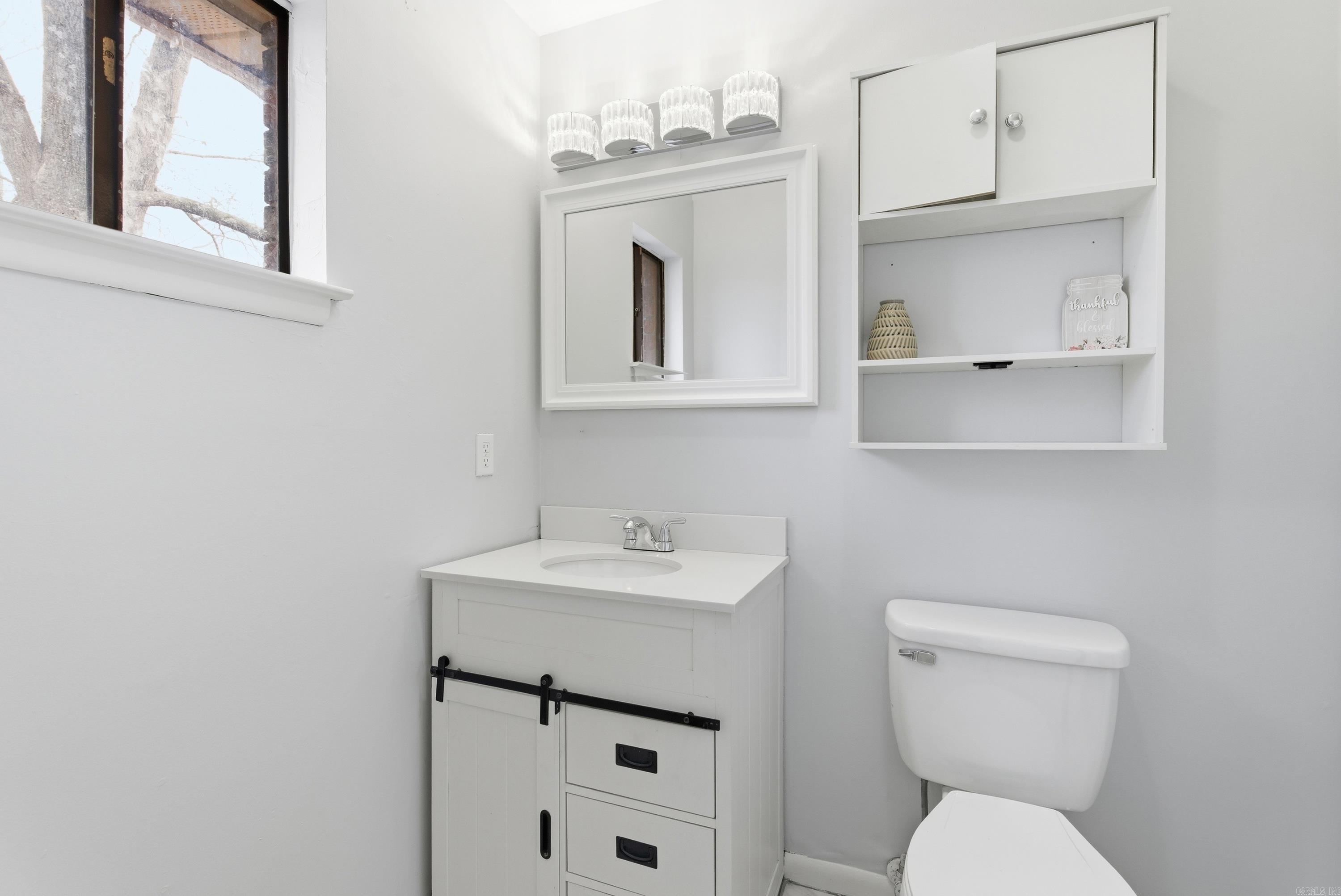 COUNTRY CLUB MANOR - Residential