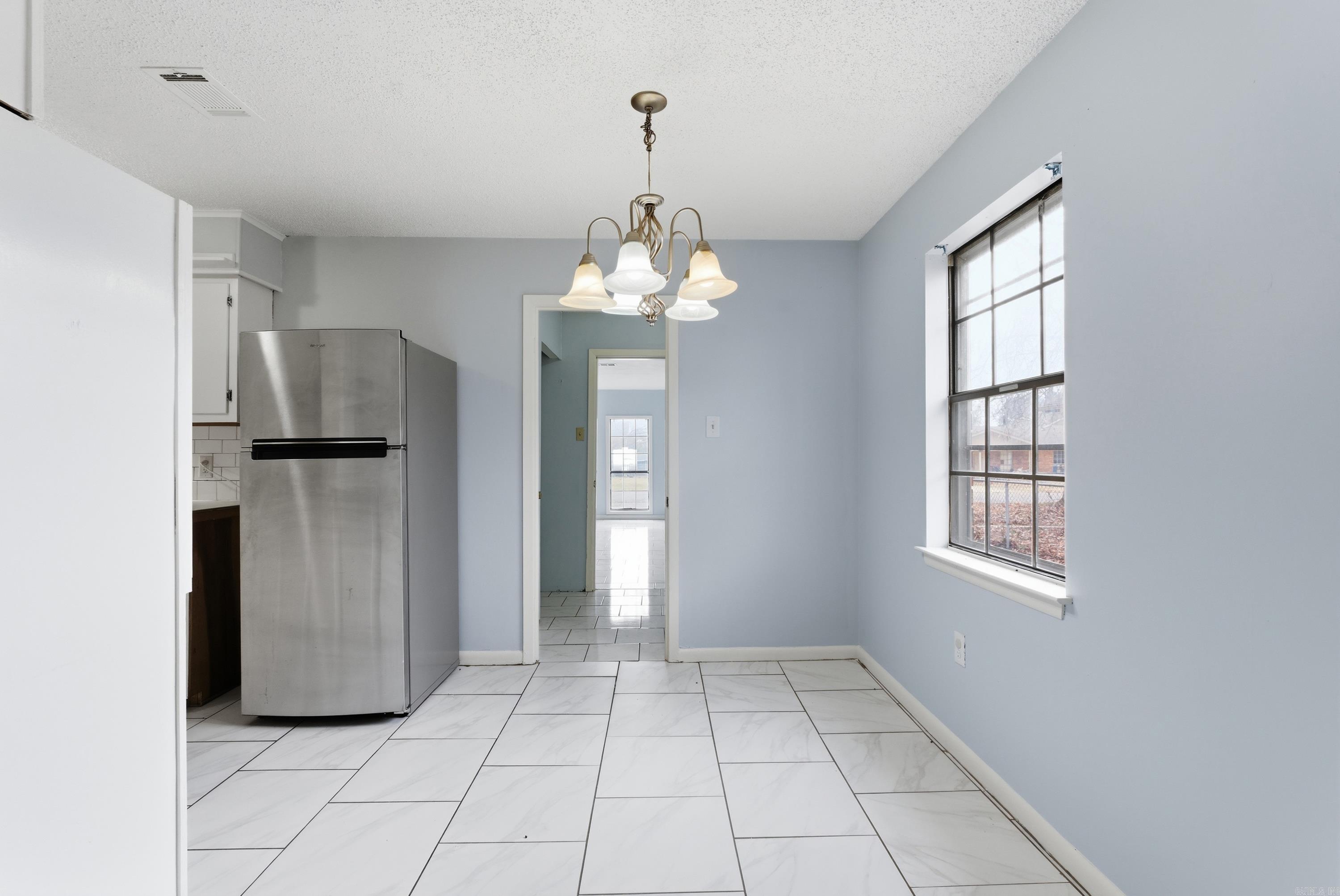 COUNTRY CLUB MANOR - Residential