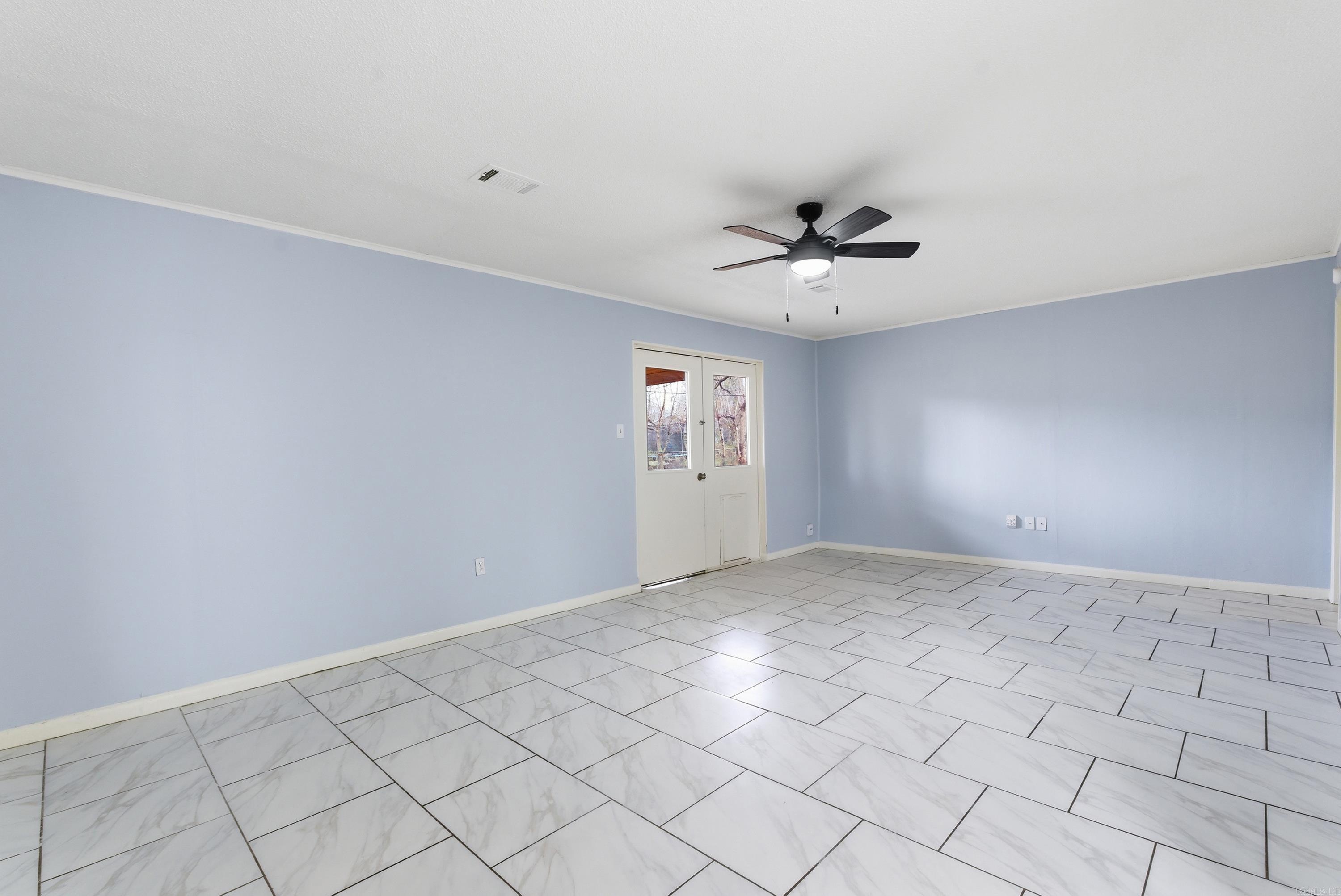 COUNTRY CLUB MANOR - Residential