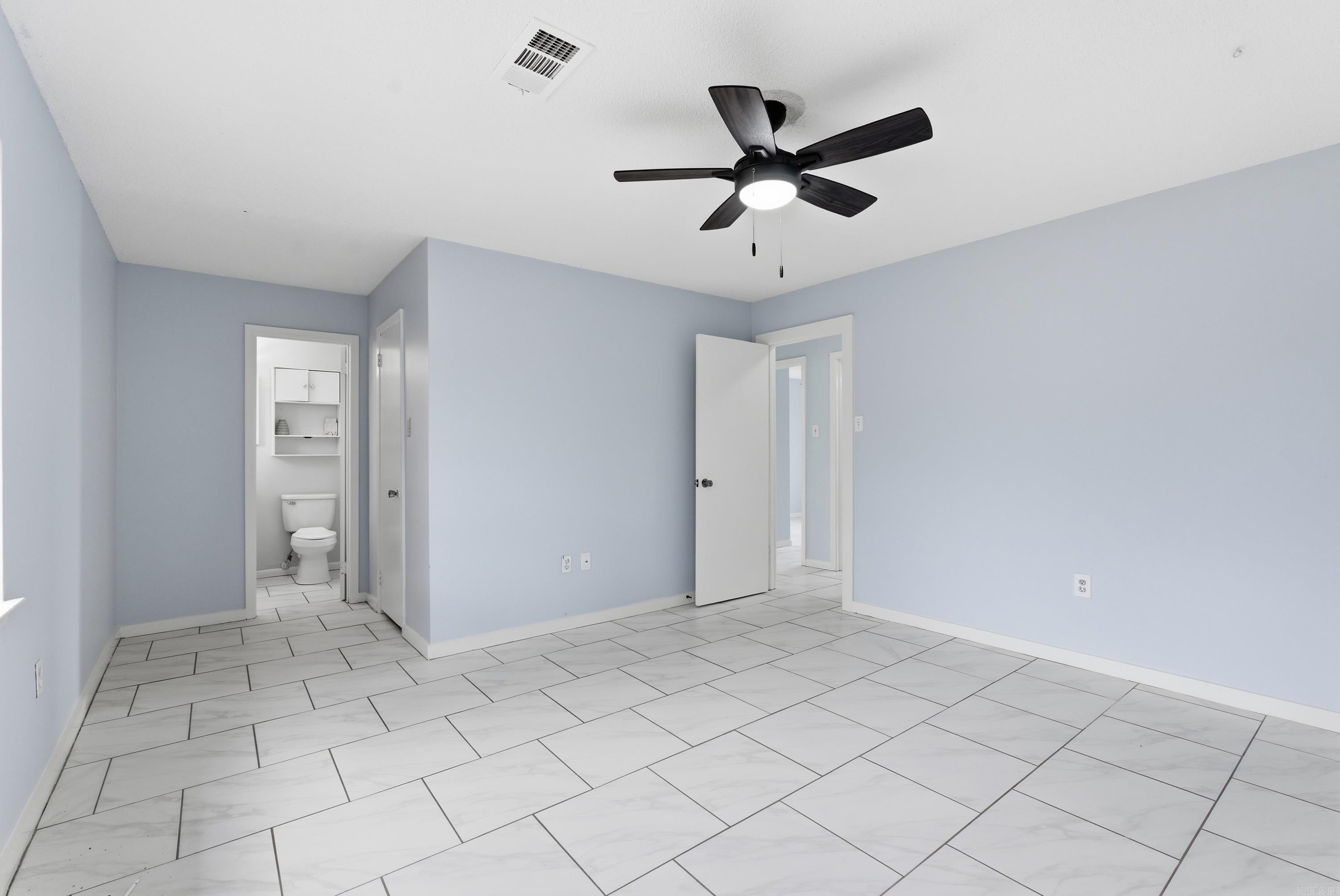 COUNTRY CLUB MANOR - Residential