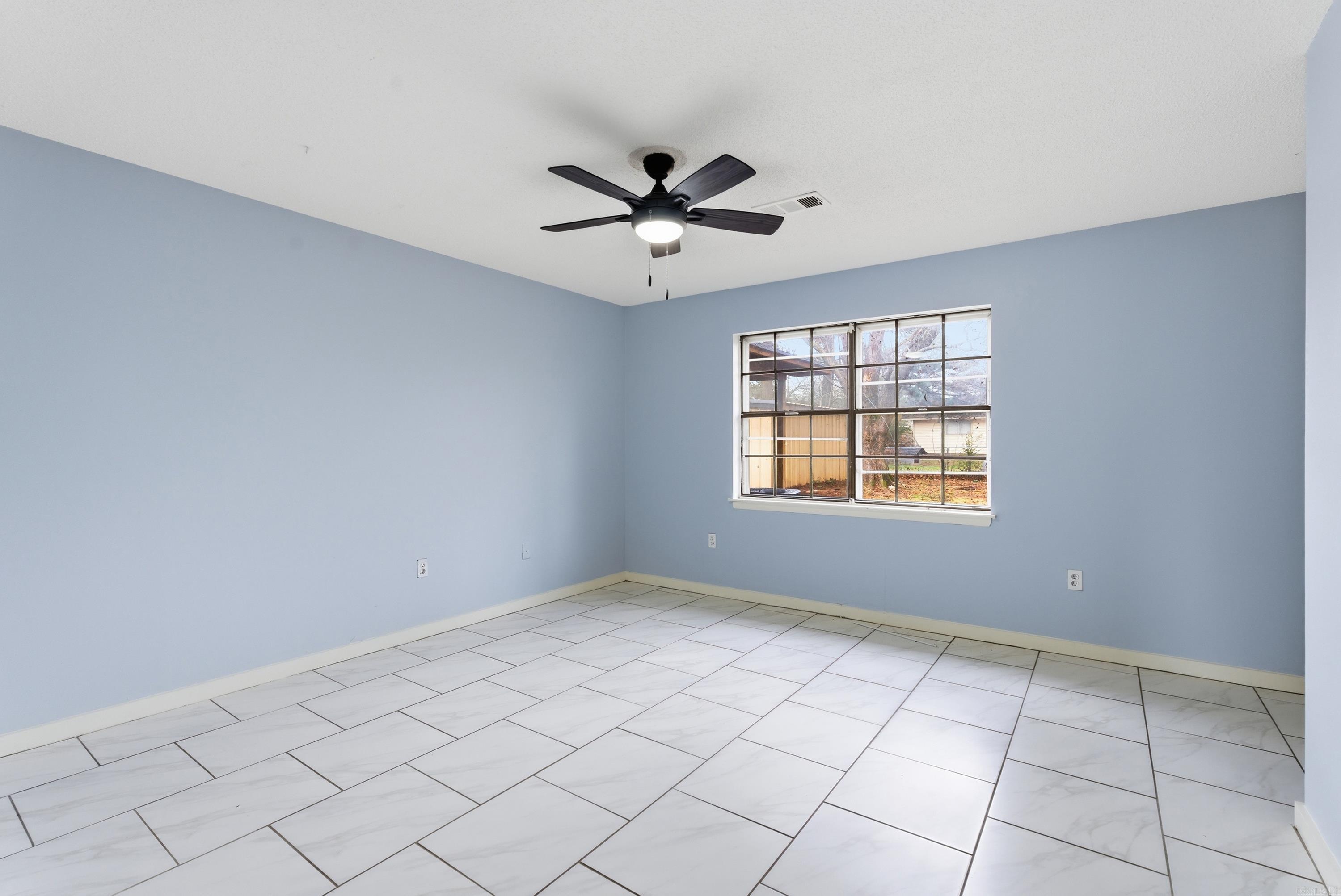 COUNTRY CLUB MANOR - Residential