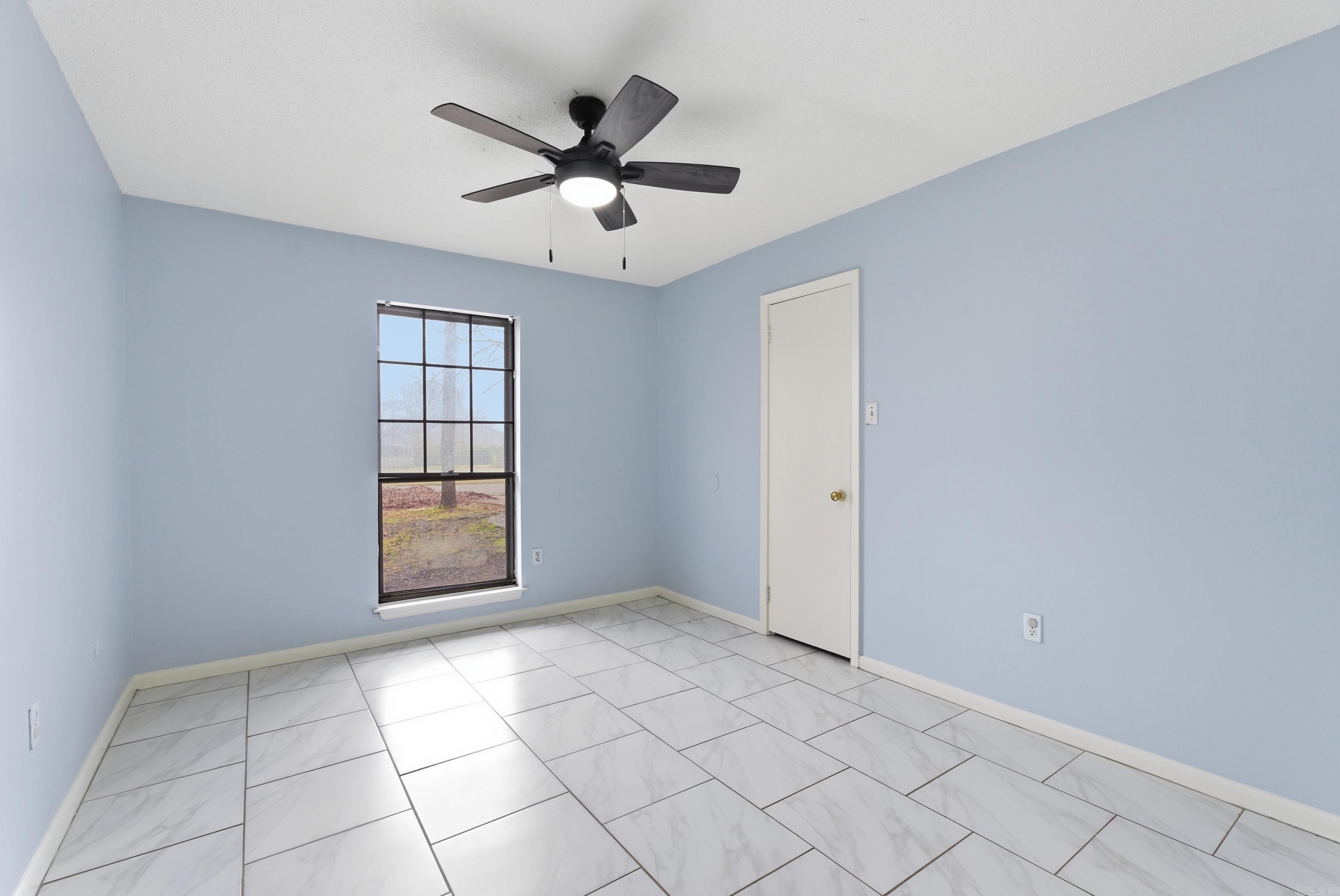 COUNTRY CLUB MANOR - Residential