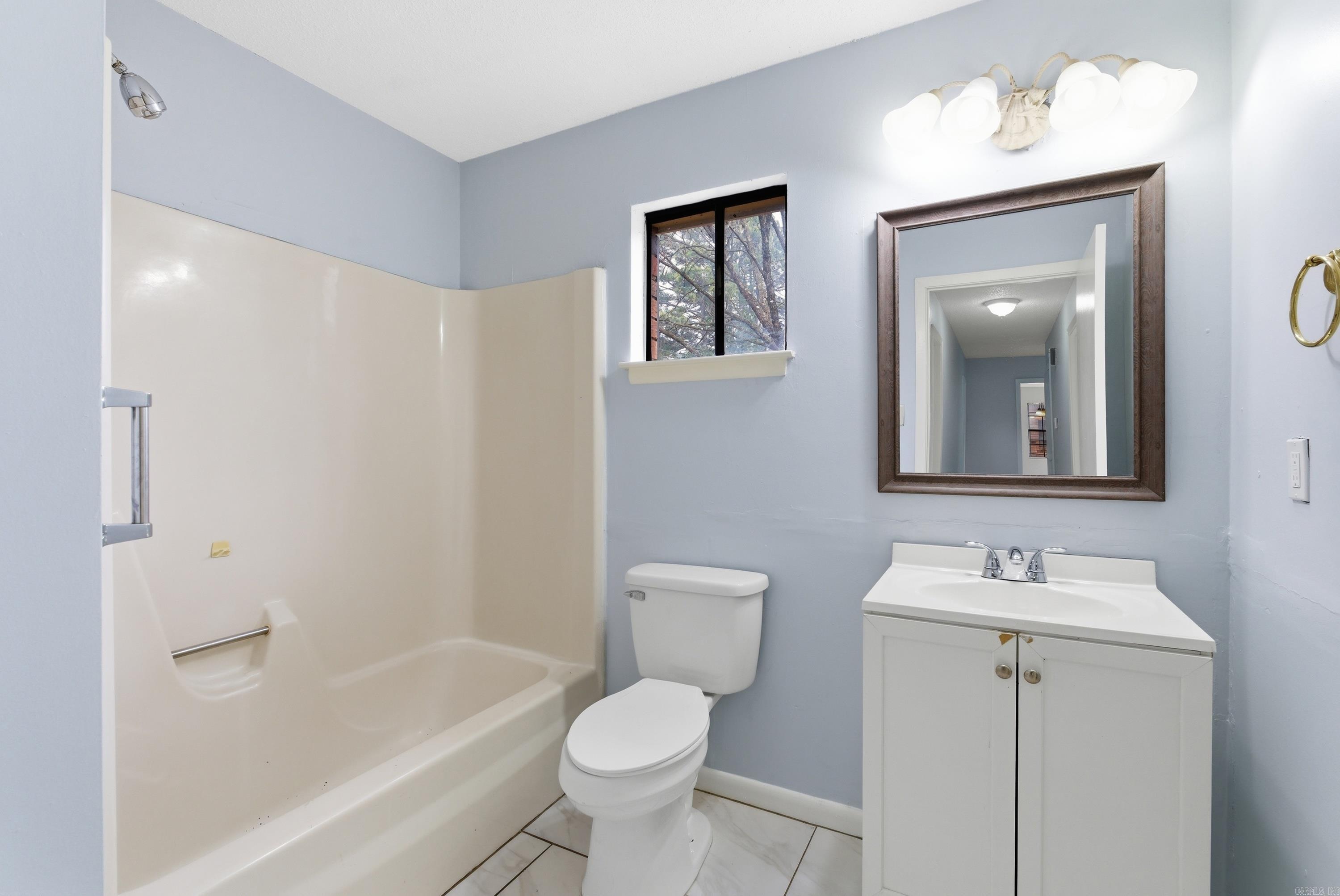 COUNTRY CLUB MANOR - Residential