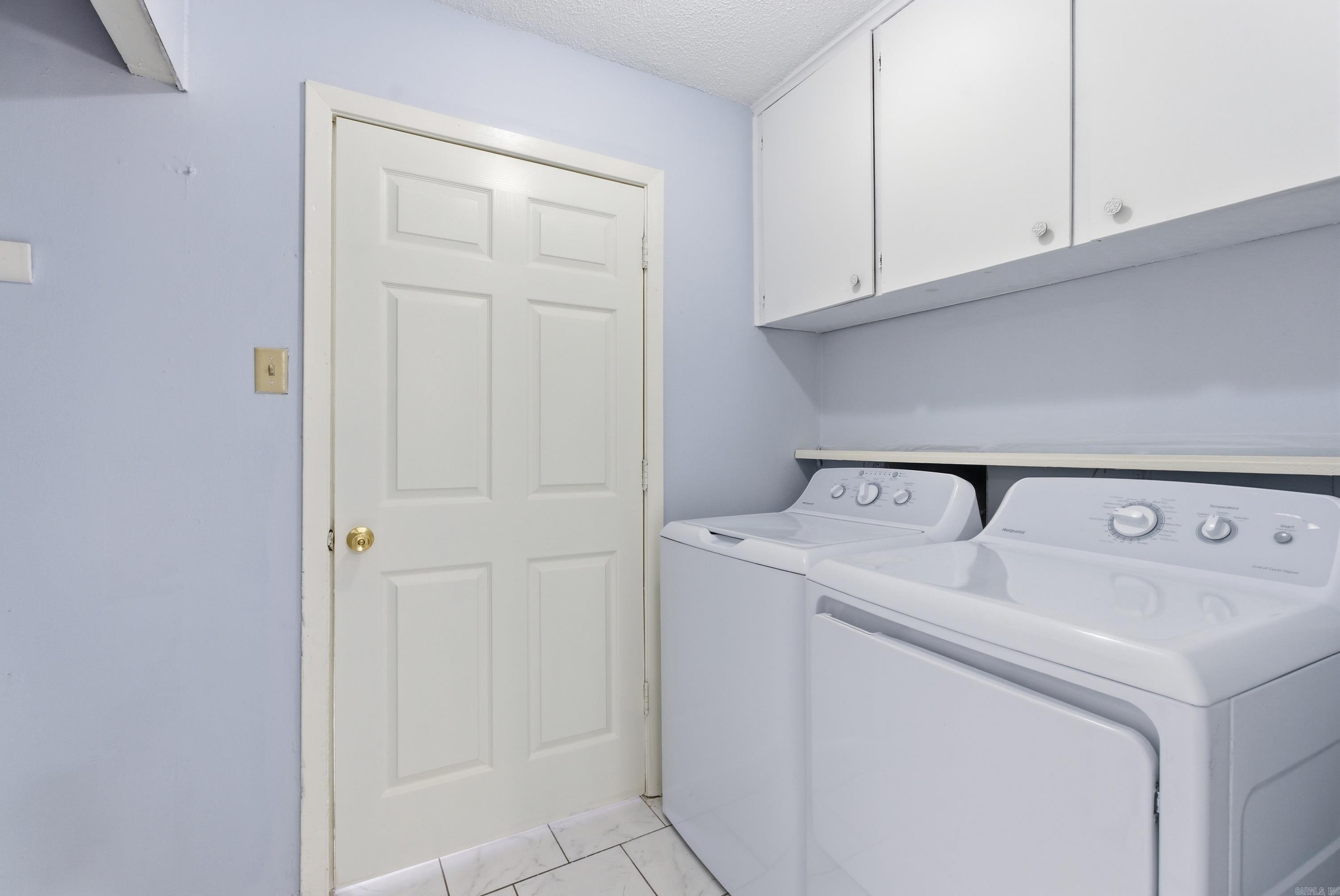 COUNTRY CLUB MANOR - Residential