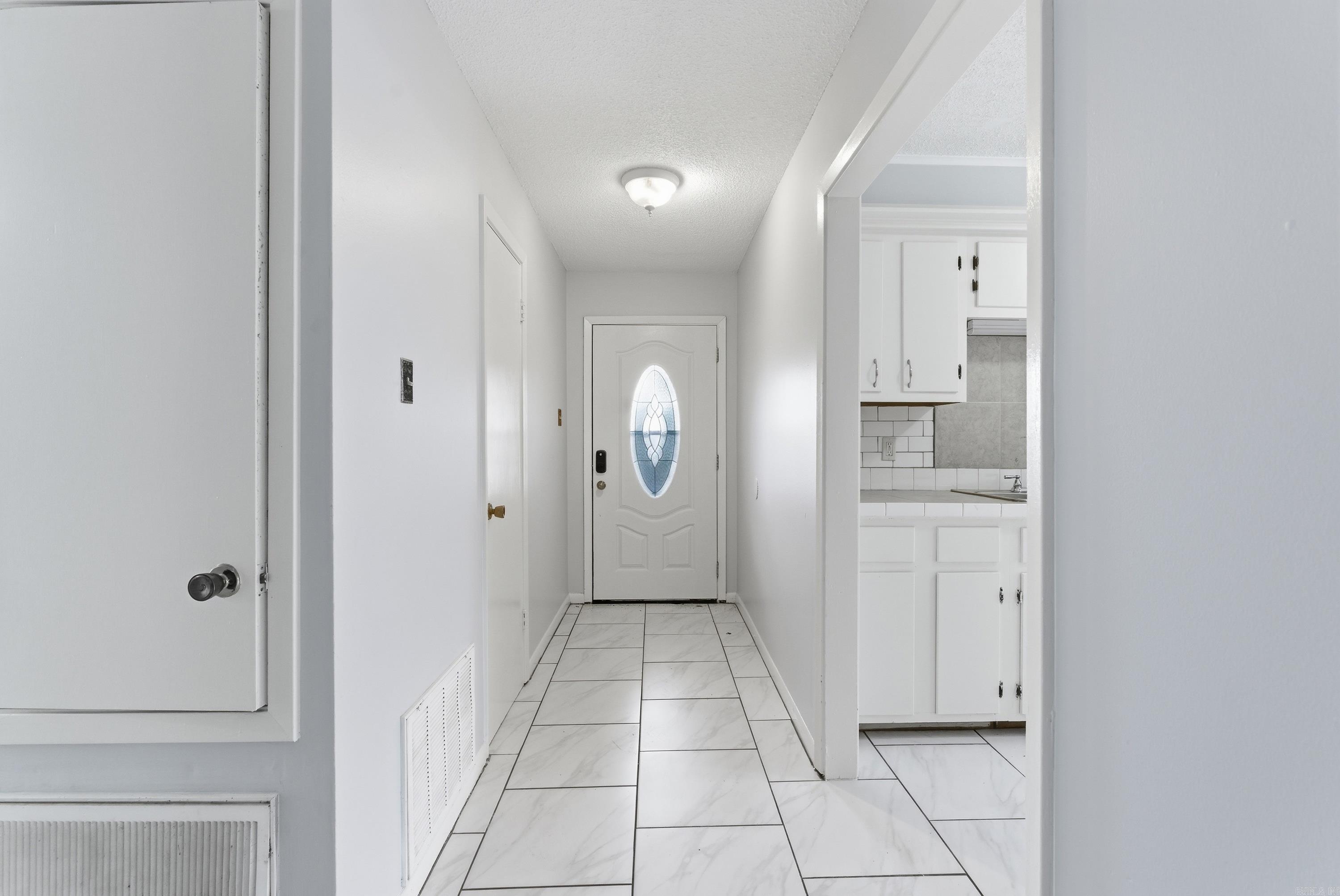 COUNTRY CLUB MANOR - Residential