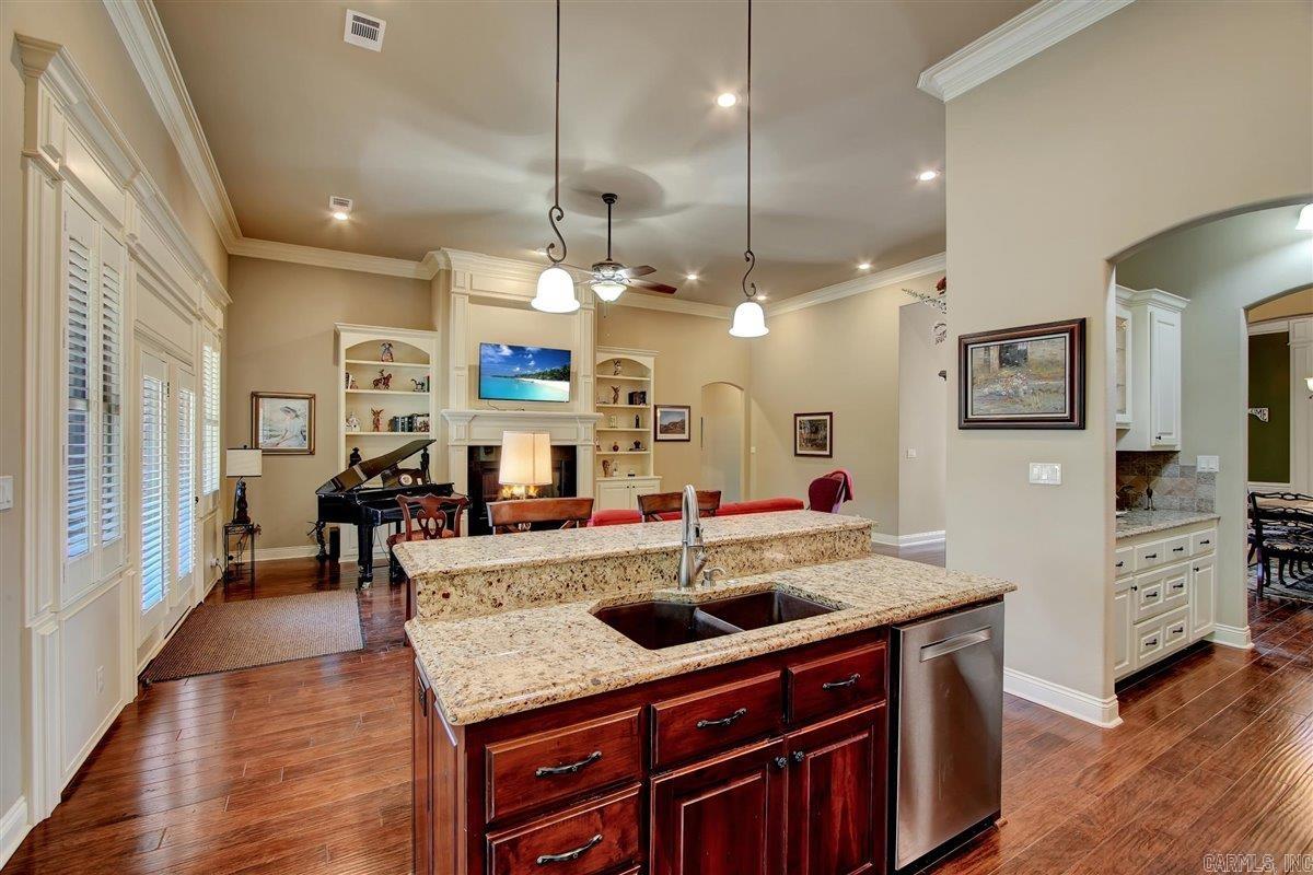 ARLINGTON PARK - Residential