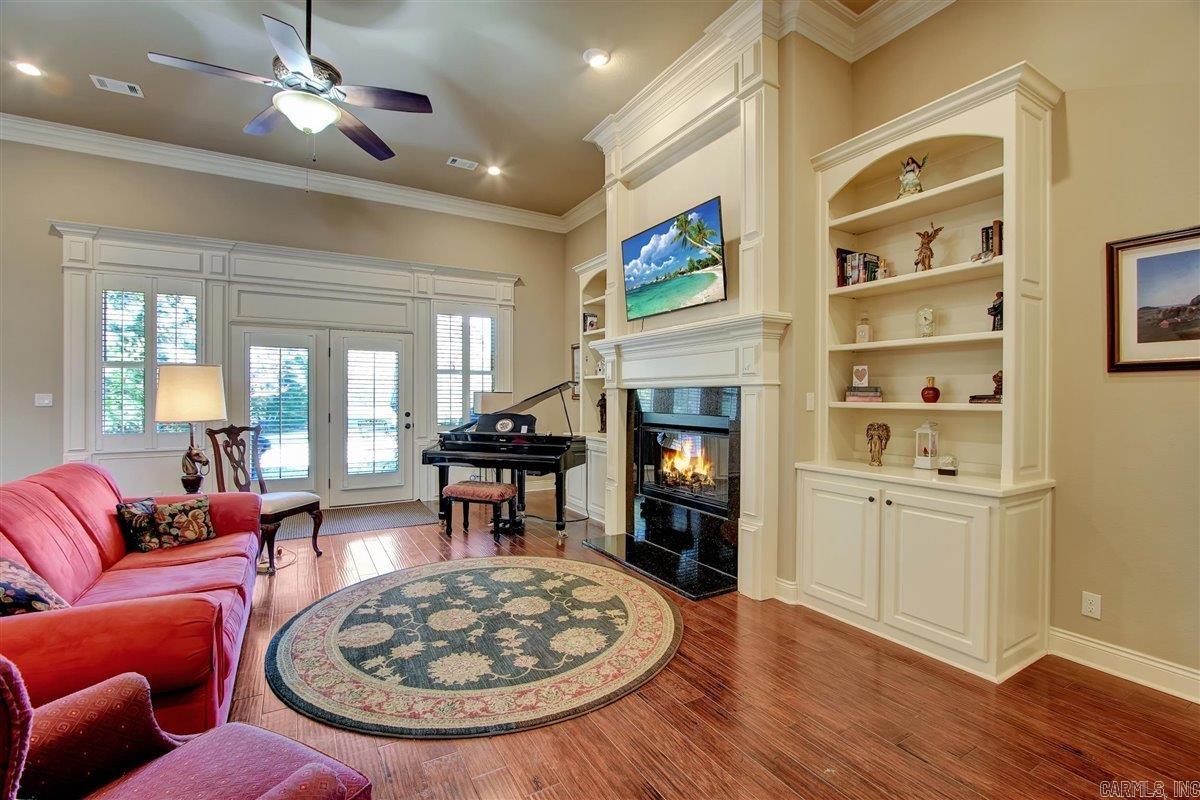 ARLINGTON PARK - Residential