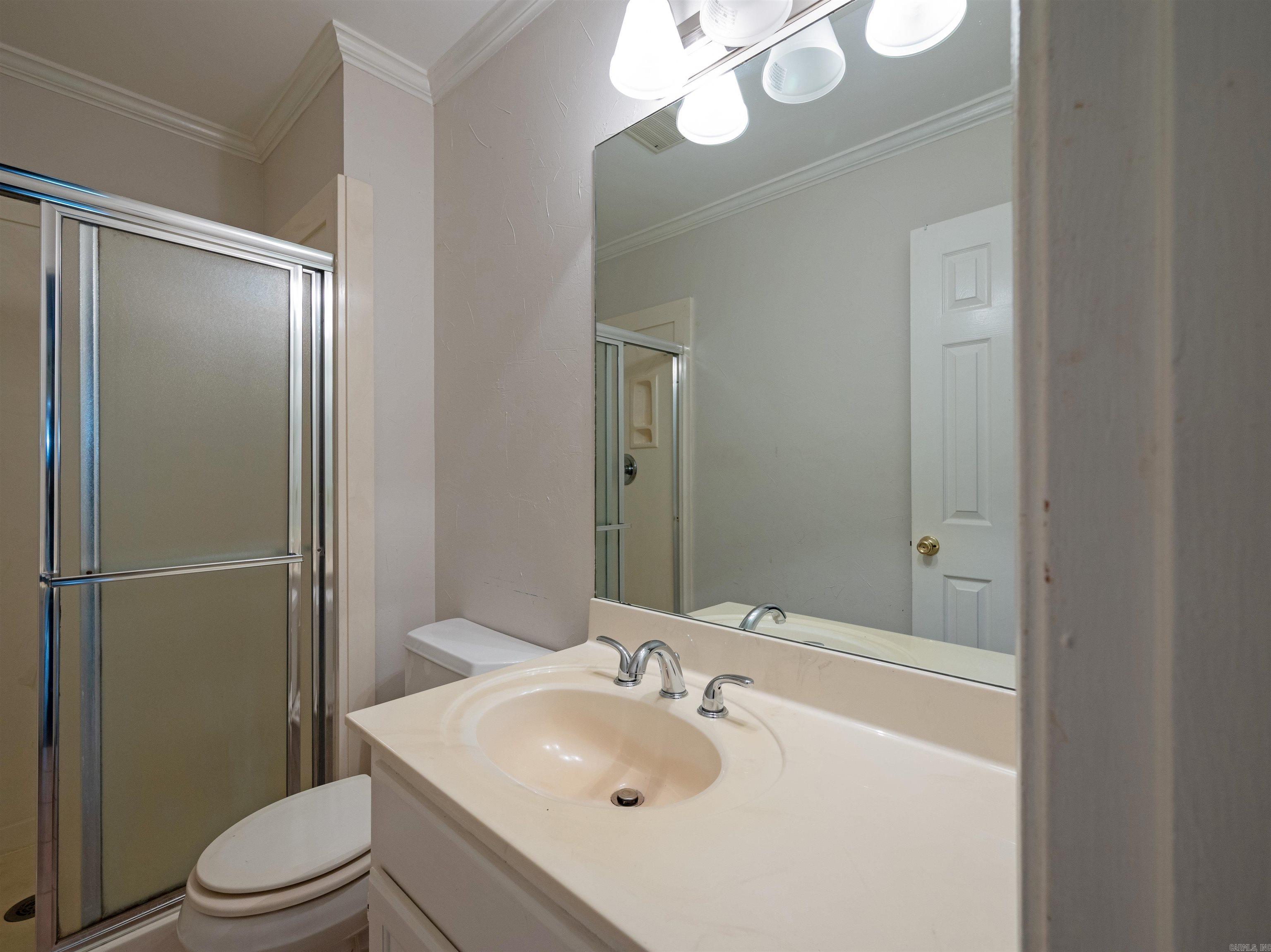 SECLUDED HILLS - Residential