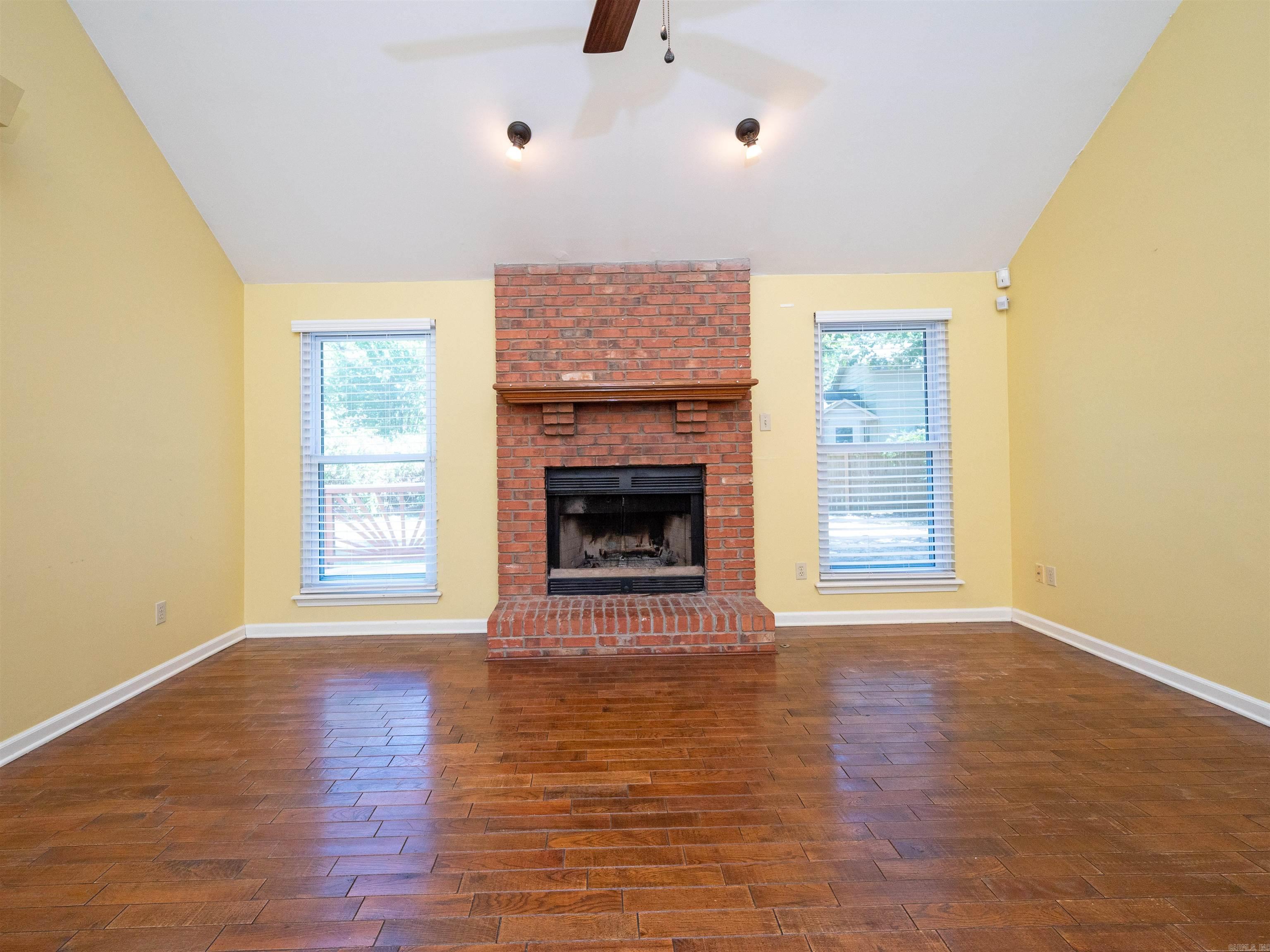 SECLUDED HILLS - Residential