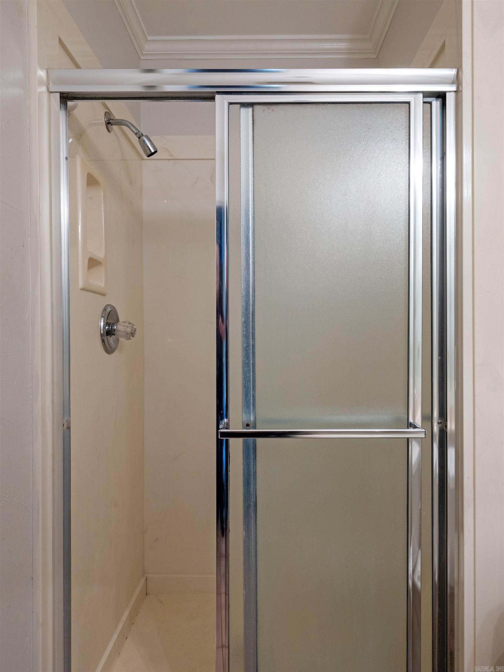 SECLUDED HILLS - Residential