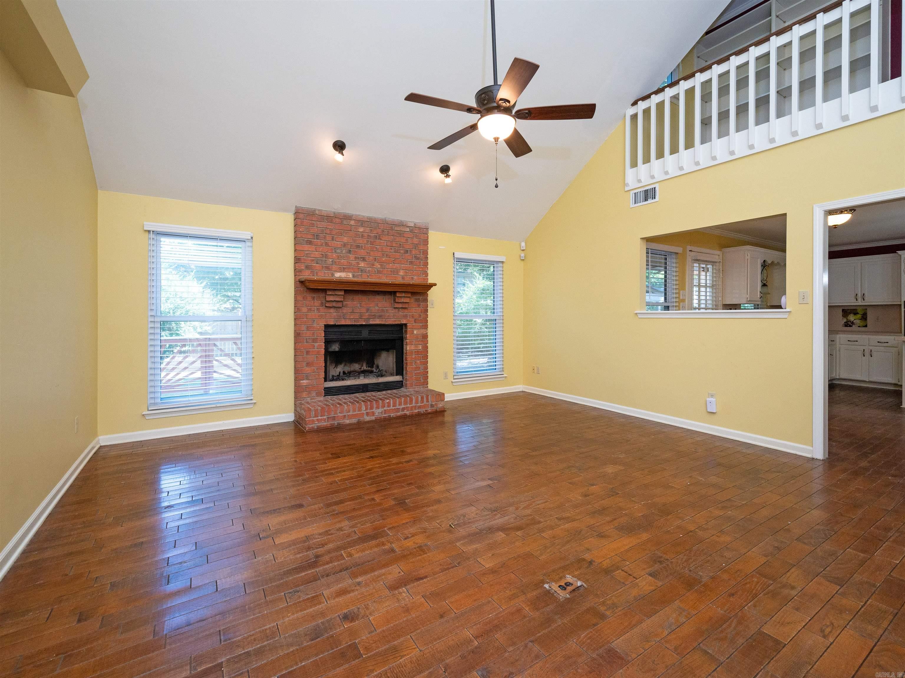 SECLUDED HILLS - Residential