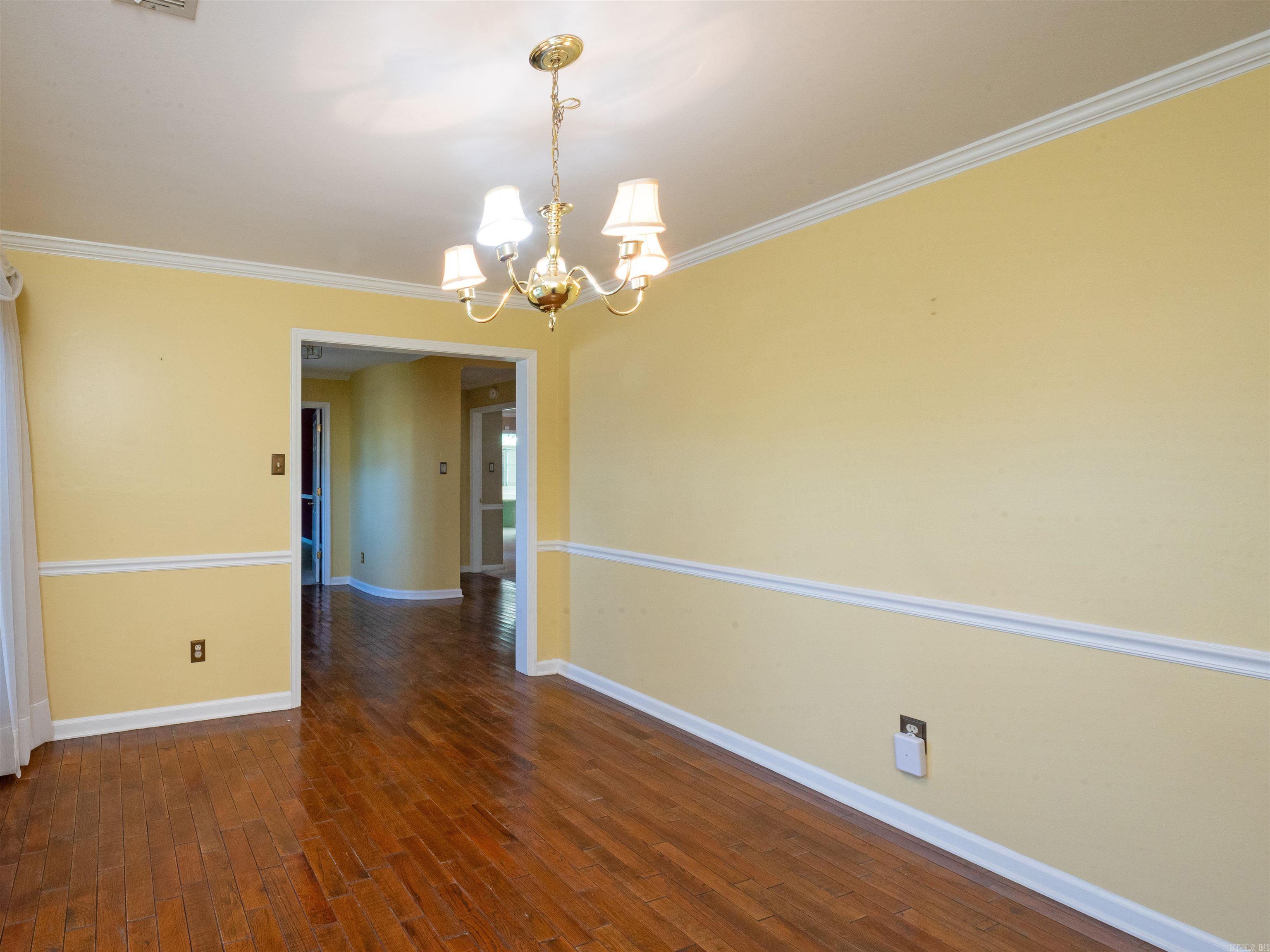 SECLUDED HILLS - Residential