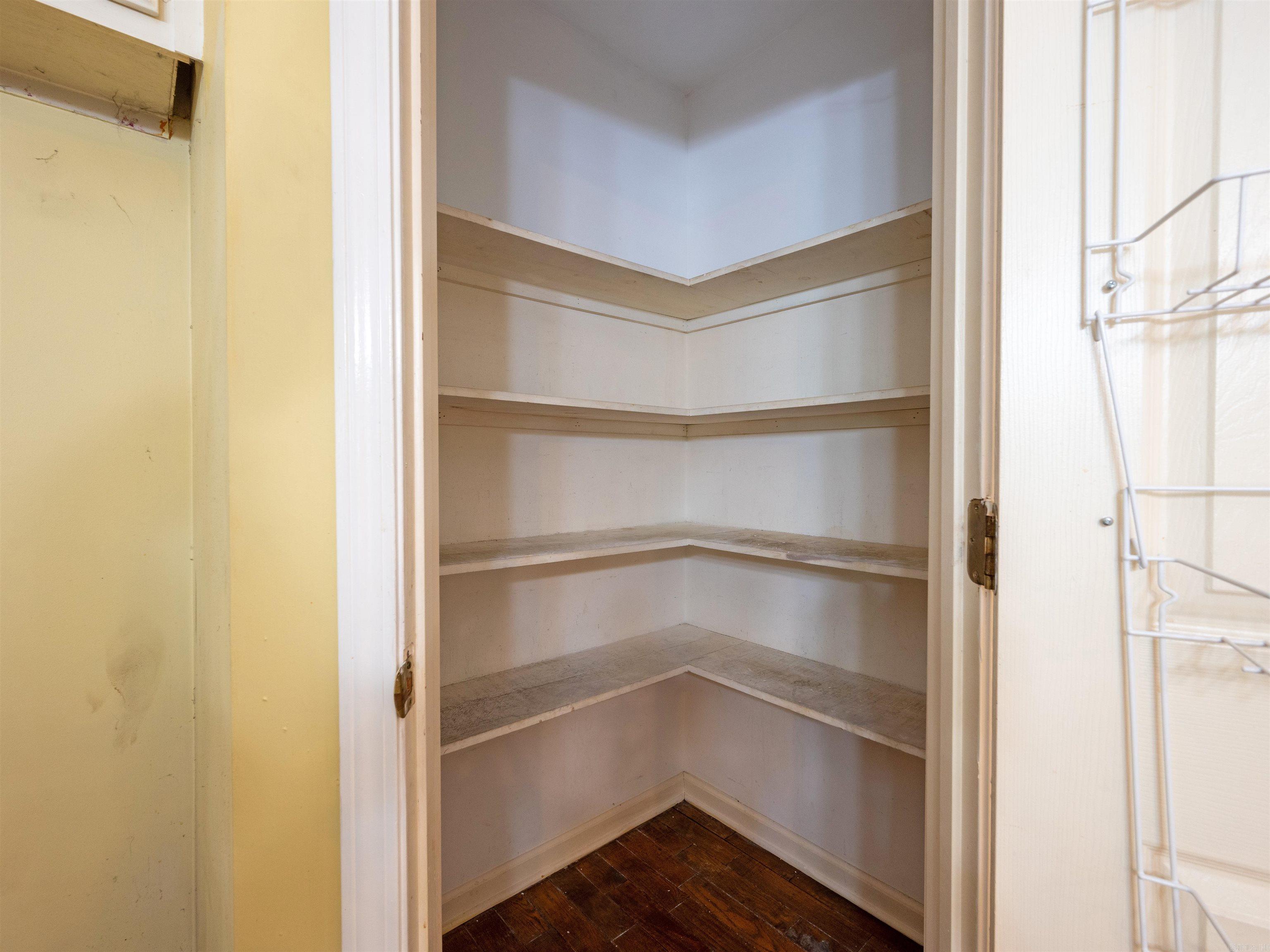 SECLUDED HILLS - Residential