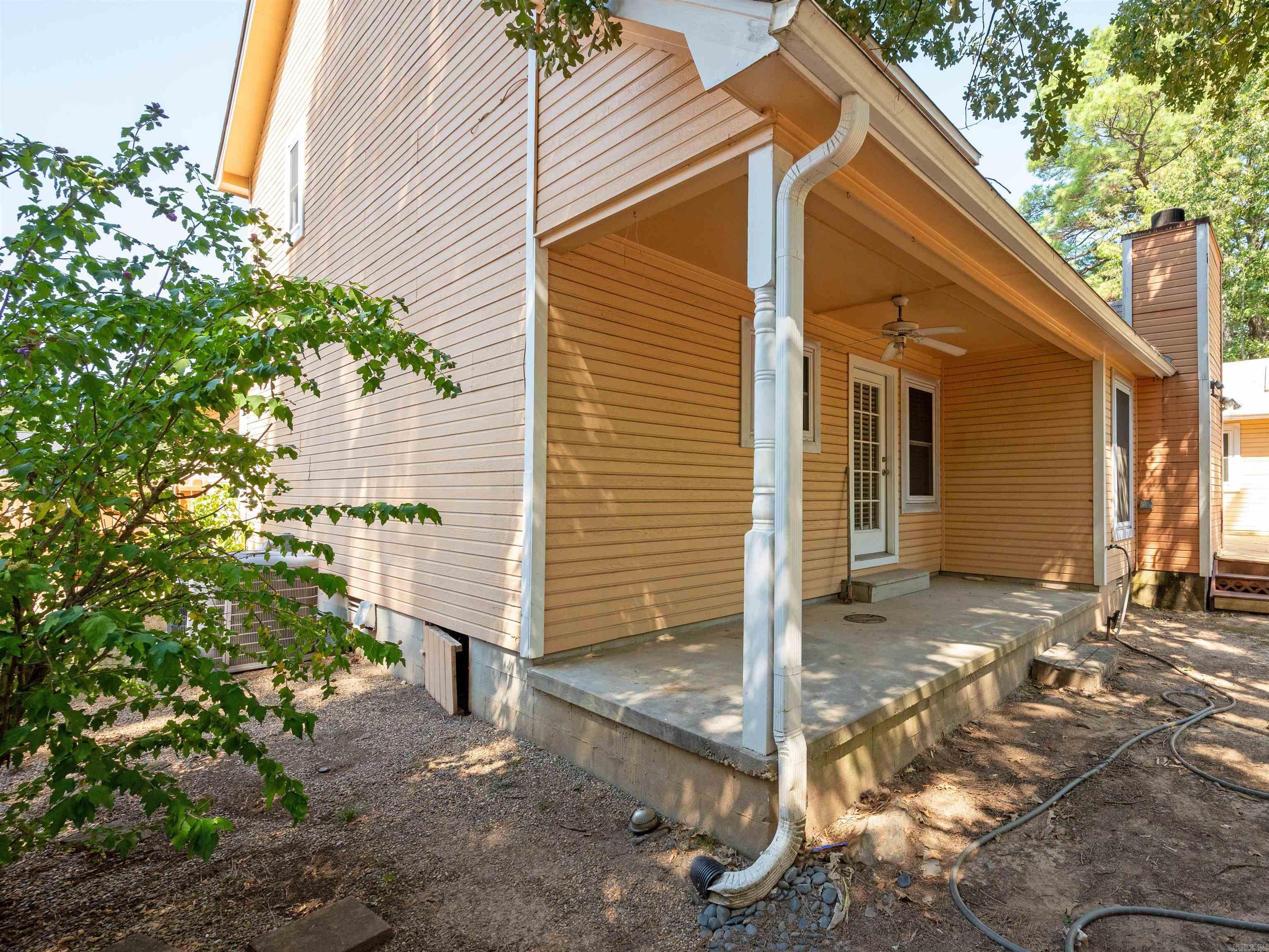 SECLUDED HILLS - Residential