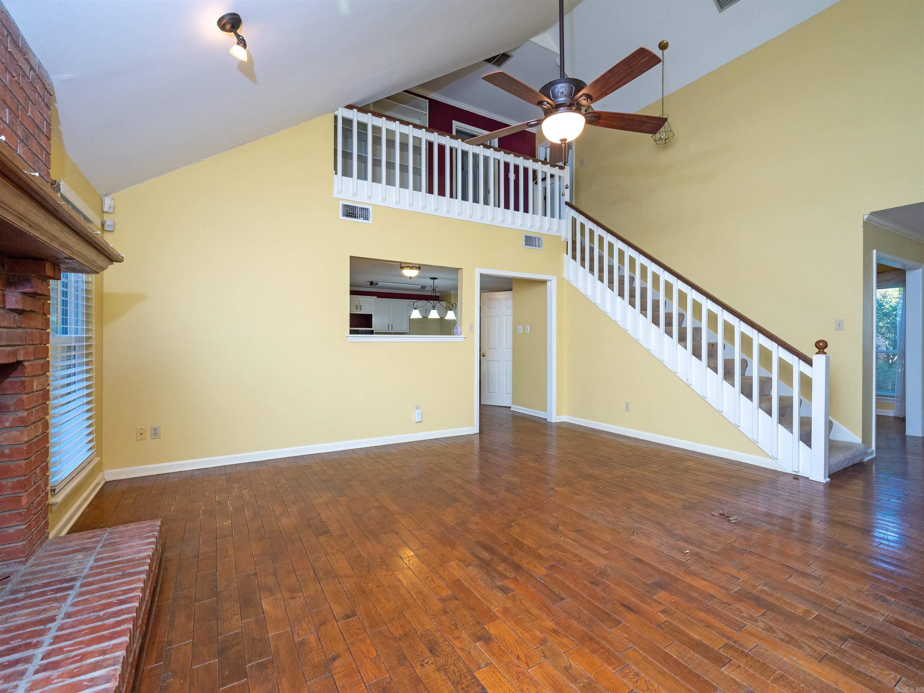 SECLUDED HILLS - Residential