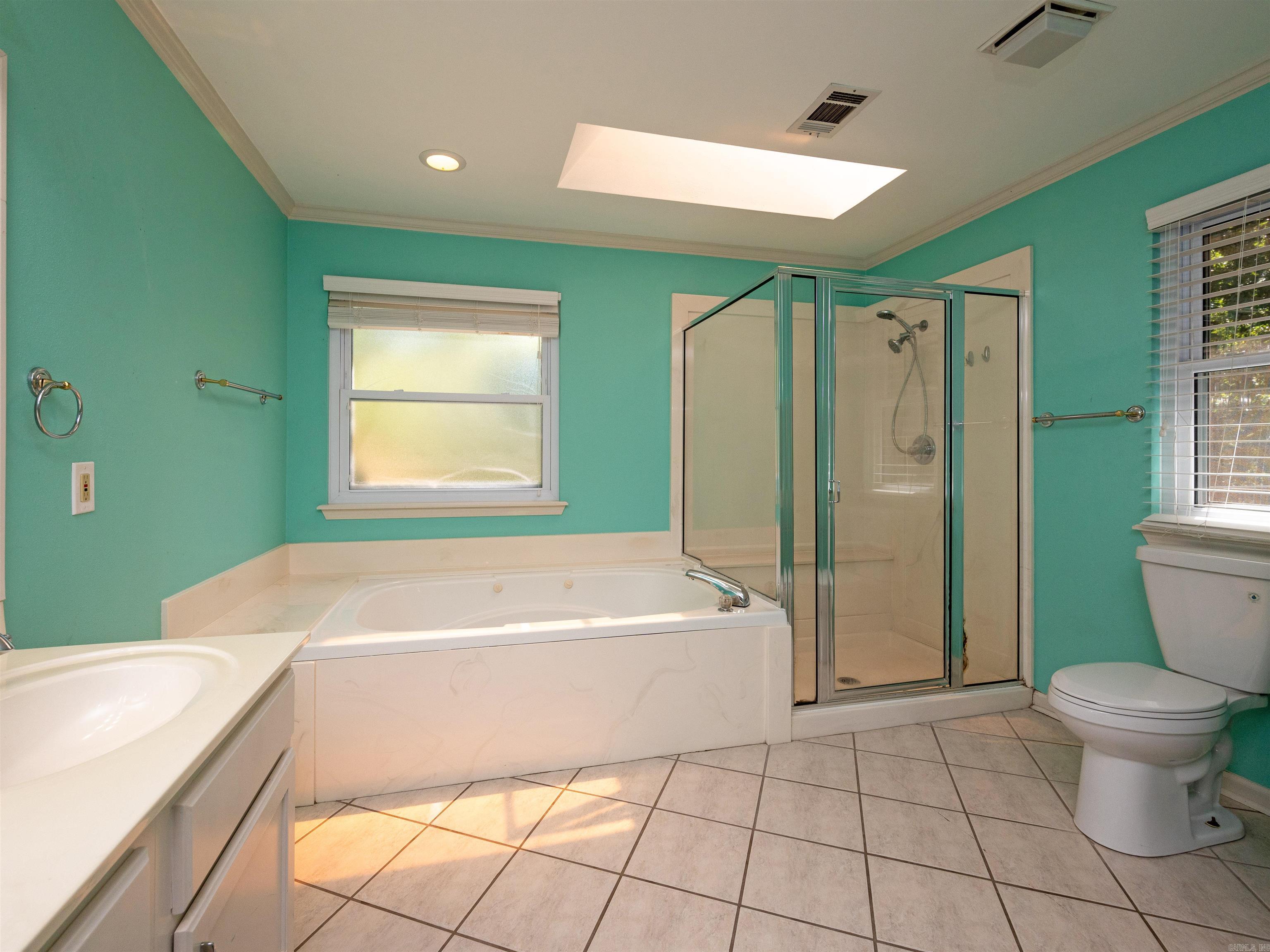 SECLUDED HILLS - Residential