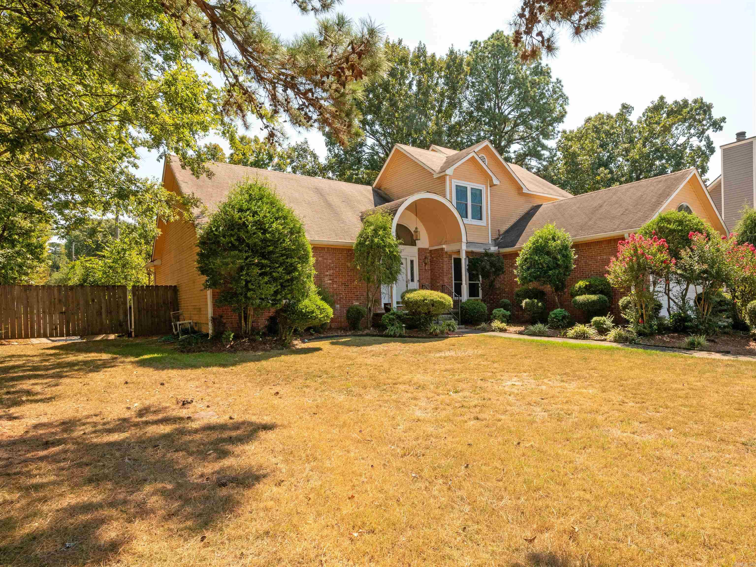 SECLUDED HILLS - Residential