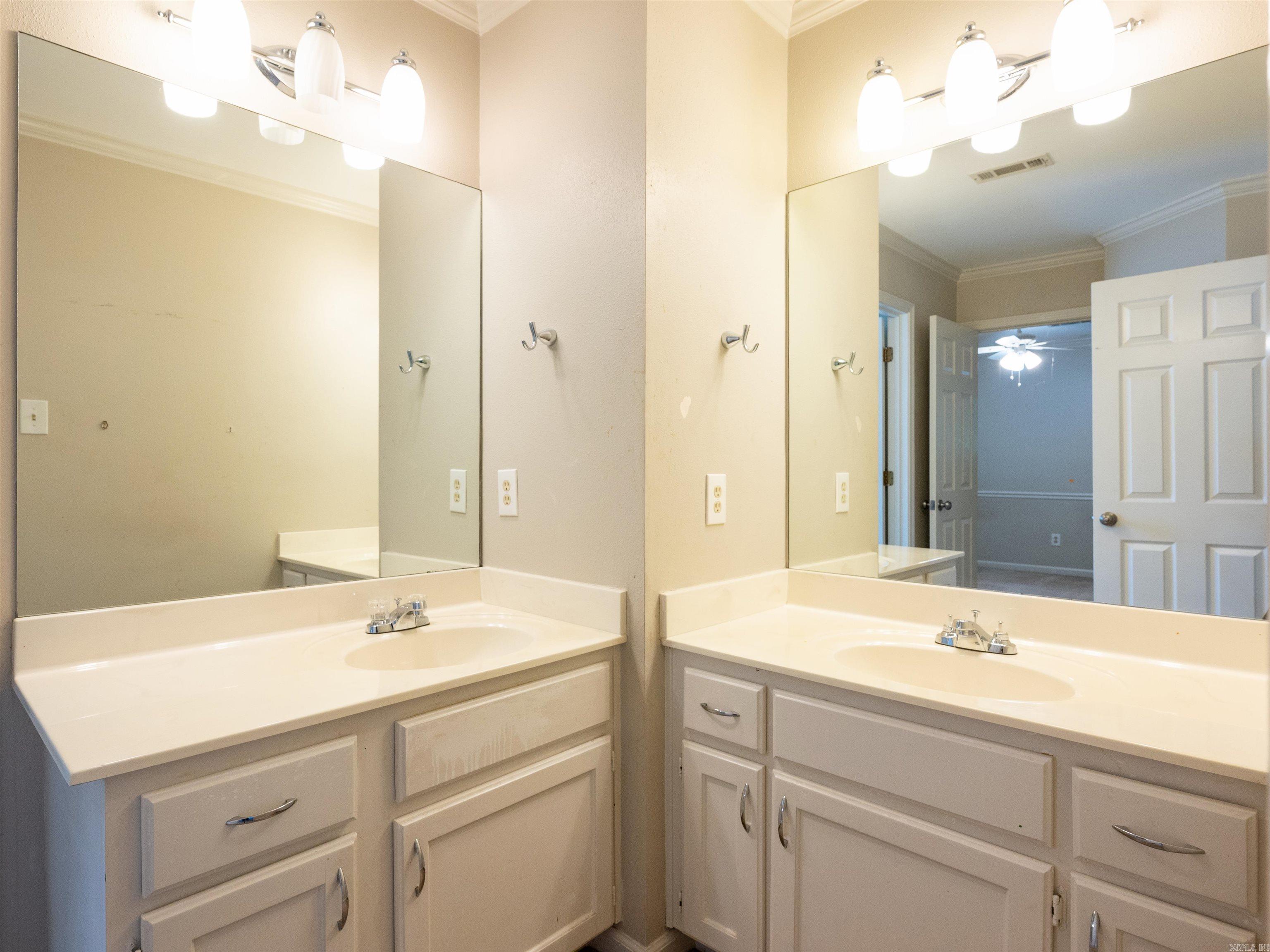 SECLUDED HILLS - Residential