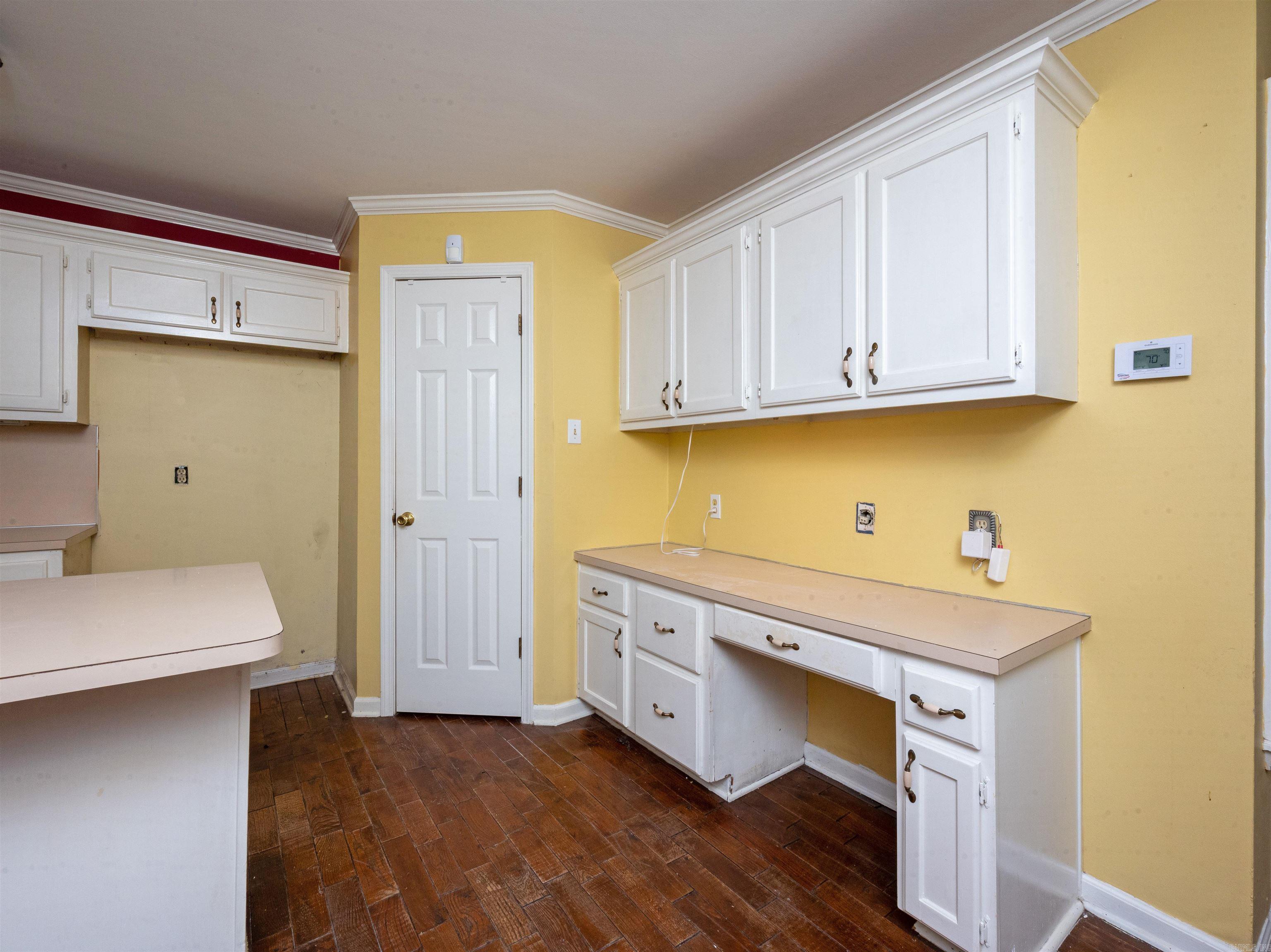 SECLUDED HILLS - Residential