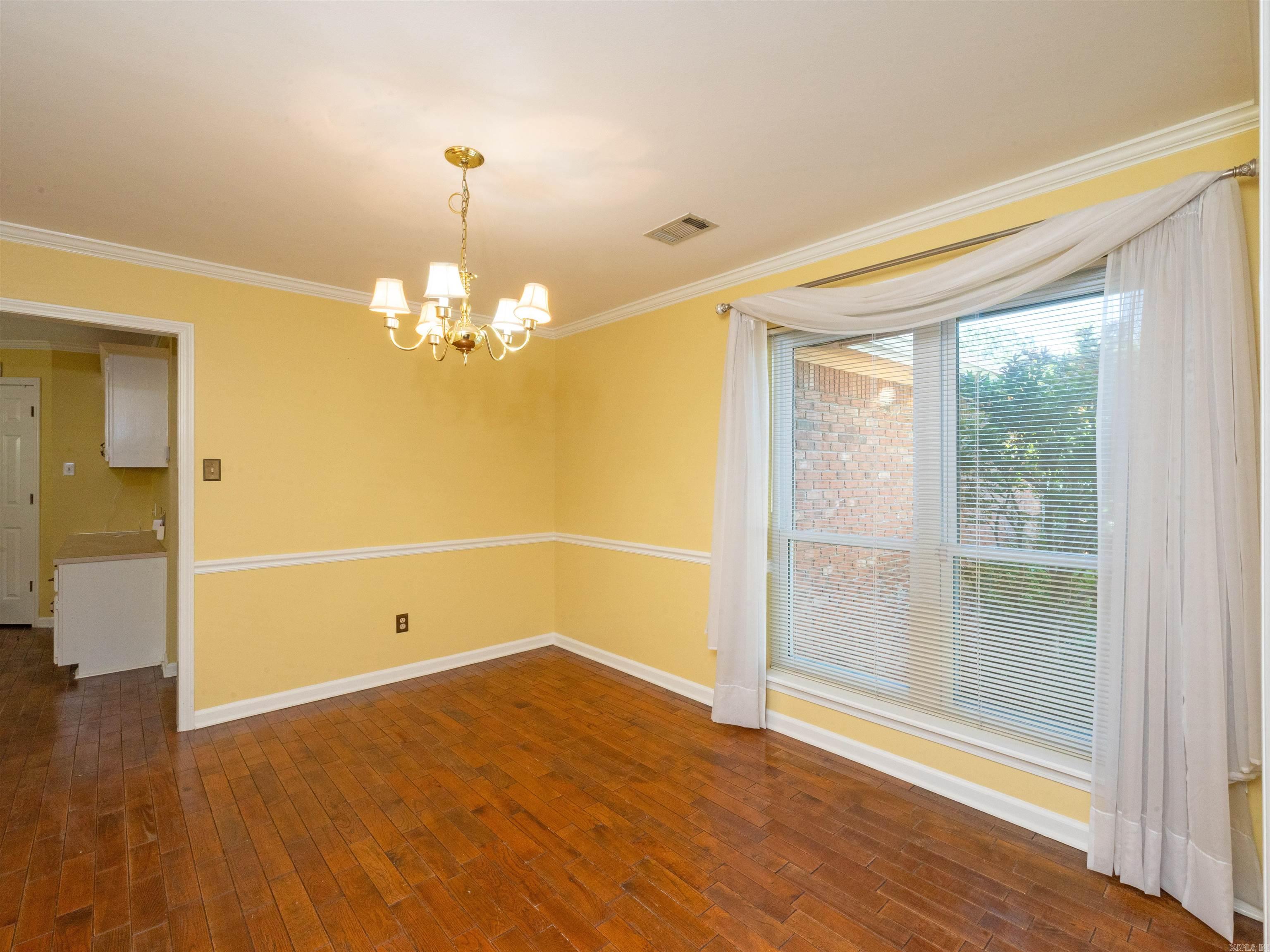 SECLUDED HILLS - Residential