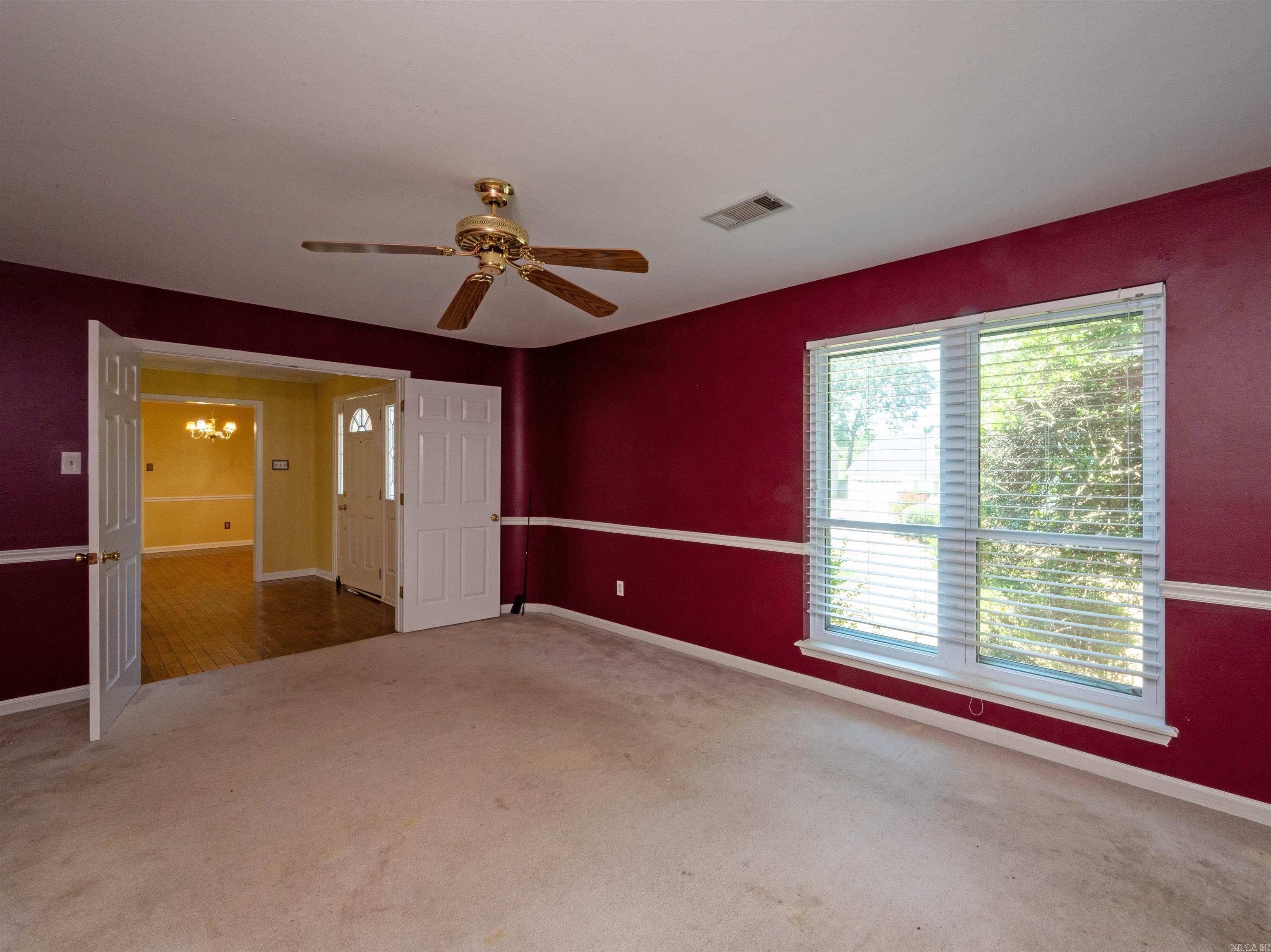 SECLUDED HILLS - Residential