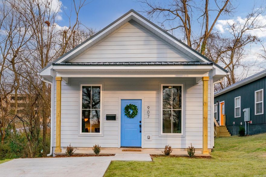 If you're looking for a comfortable, cozy, and clean Short-term rental close to downtown Little Rock, this is your place! Construction and design were completed in September of 2020 and done with travelers' needs and wants in mind. The house is just blocks away from Arkansas Children's Hospital and minutes away from tons of shopping, dining, and outdoor activities. There's easy access to many coffee shops and tourist attractions, as well as the famous River Market, Verizon Arena, War Memorial Stadium, the AR Art Museum and much more!