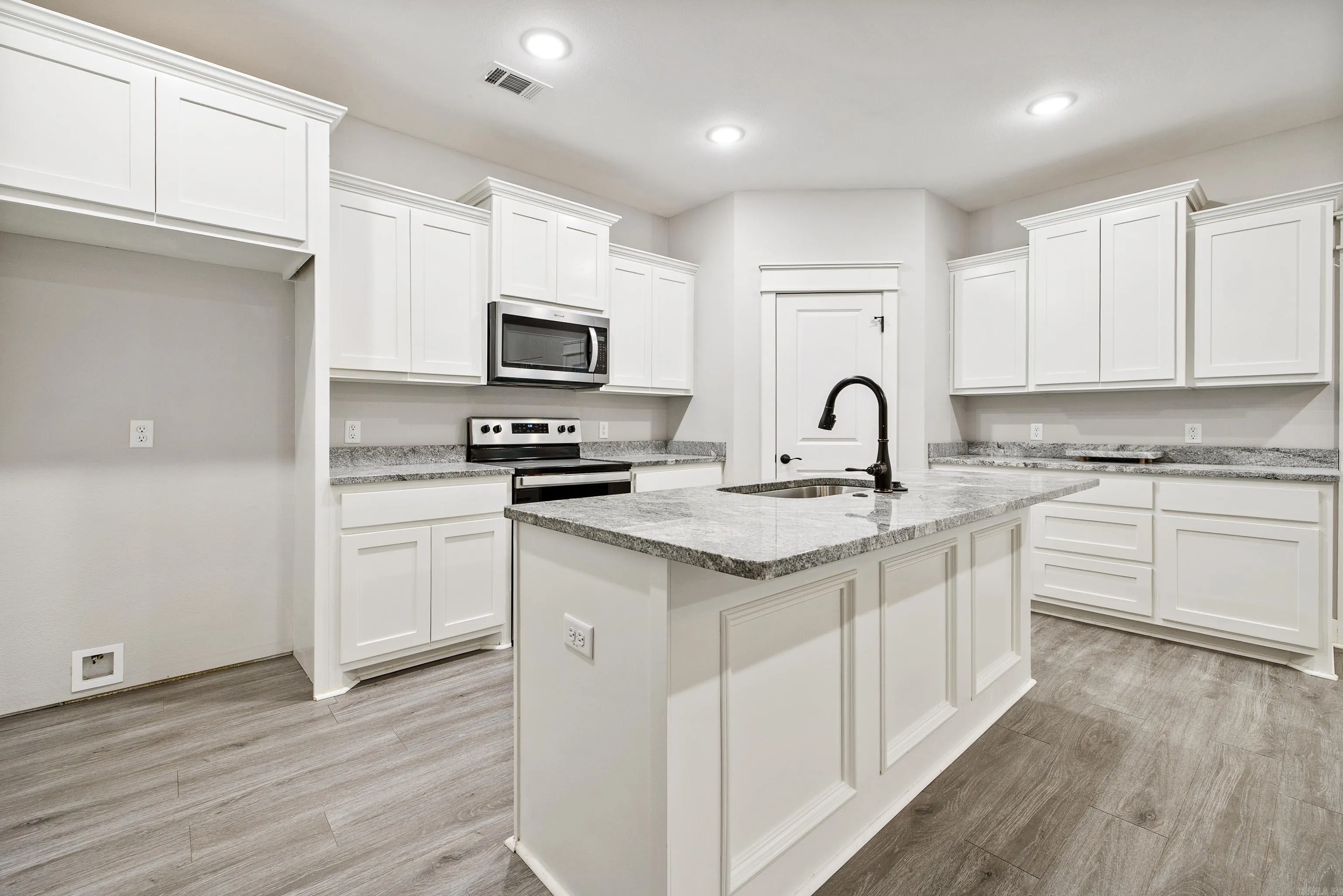 Benton, Arkansas 72015, United States, 3 Bedrooms Bedrooms, ,2 BathroomsBathrooms,Residential,Active,251787