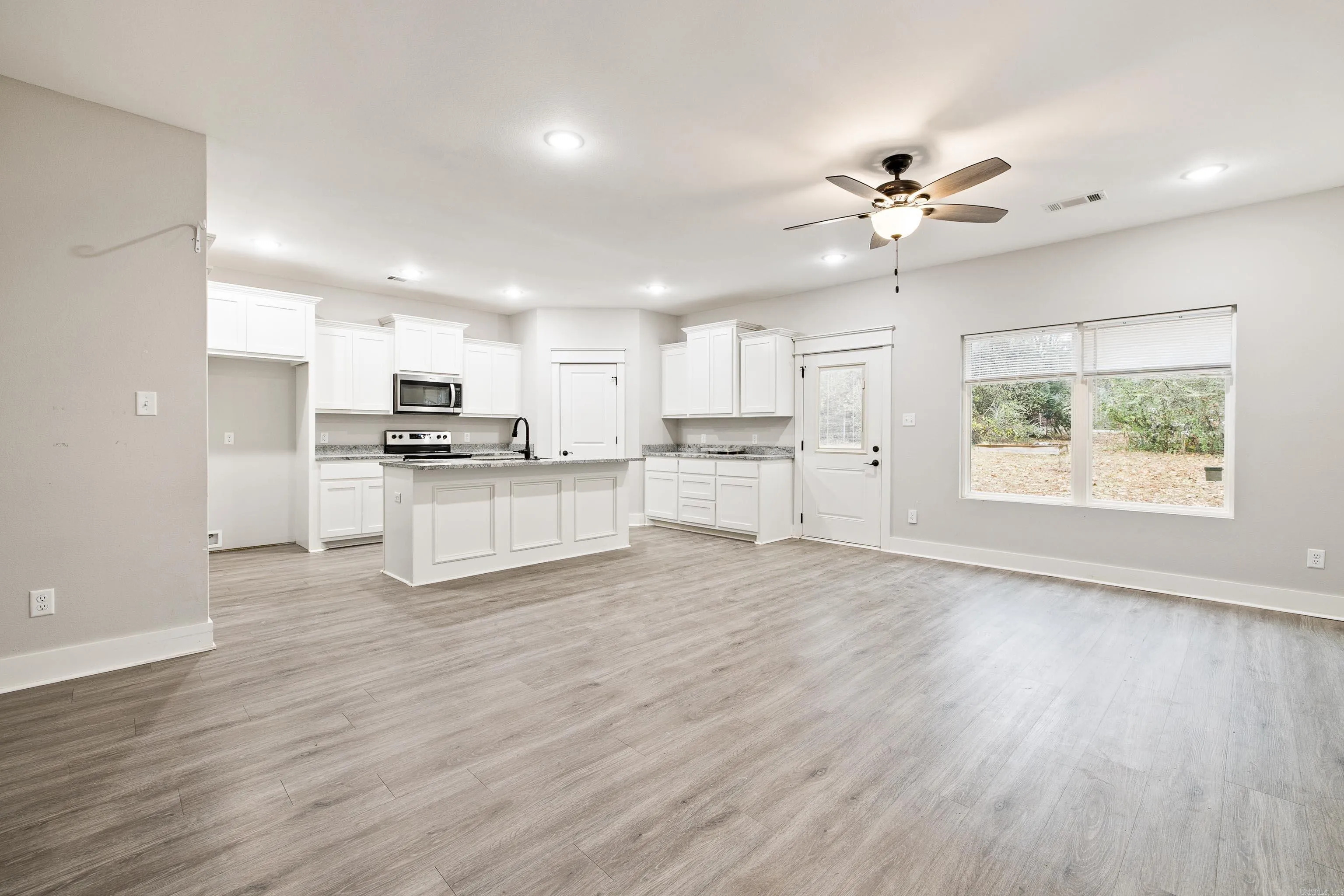 Benton, Arkansas 72015, United States, 3 Bedrooms Bedrooms, ,2 BathroomsBathrooms,Residential,Active,251787