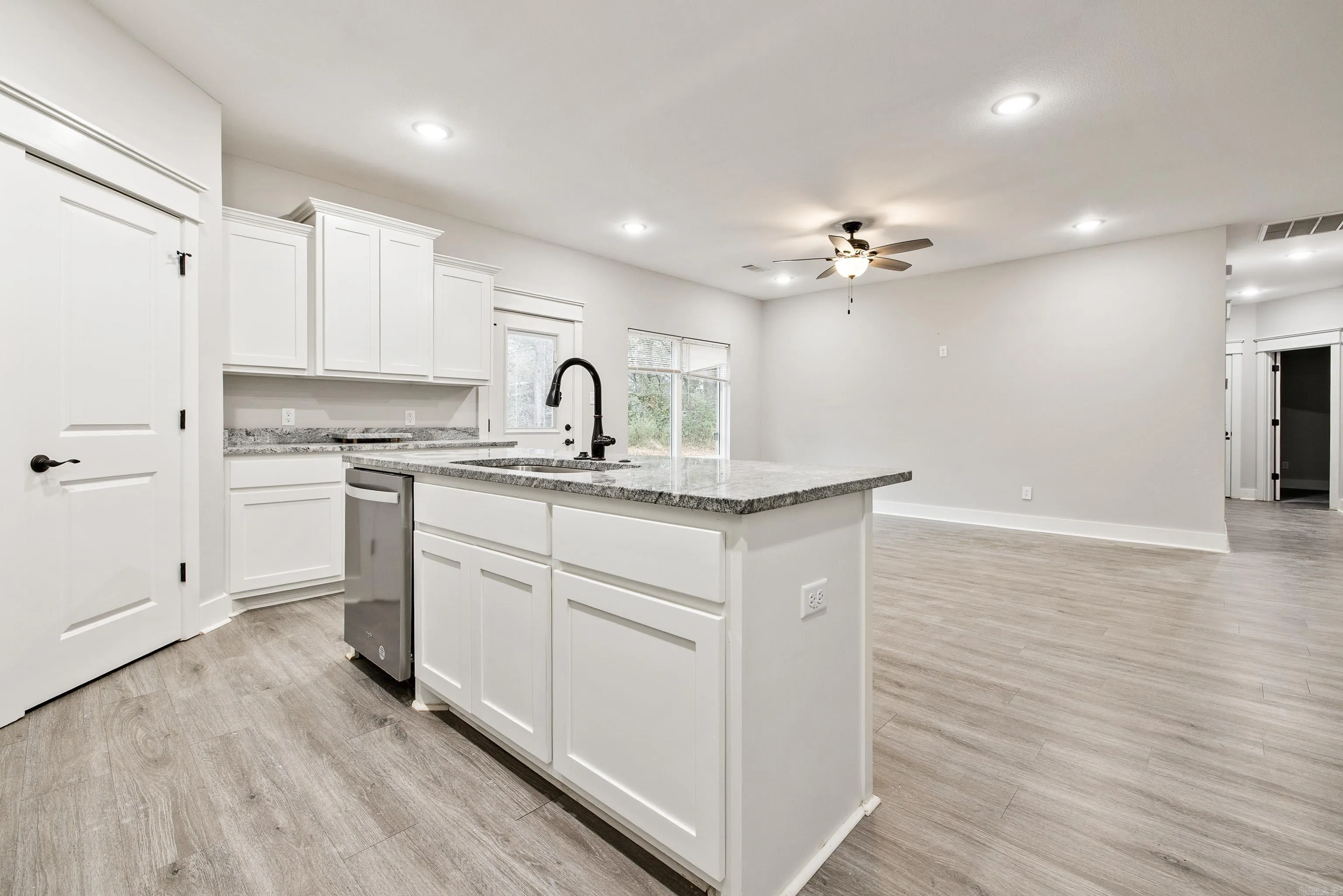 Benton, Arkansas 72015, United States, 3 Bedrooms Bedrooms, ,2 BathroomsBathrooms,Residential,Active,251787