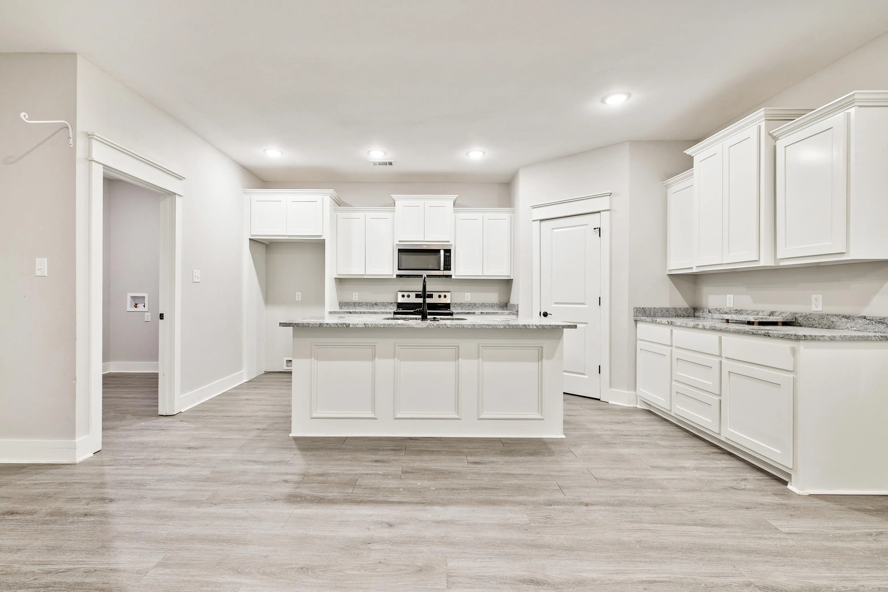 Benton, Arkansas 72015, United States, 3 Bedrooms Bedrooms, ,2 BathroomsBathrooms,Residential,Active,251787