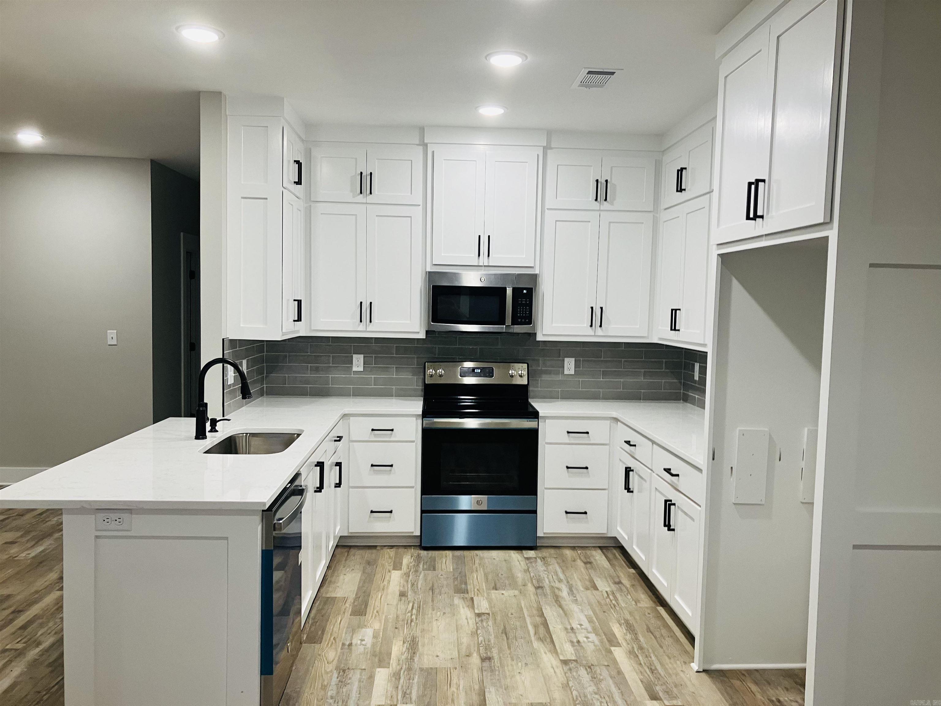 EAST MEADOW - Residential