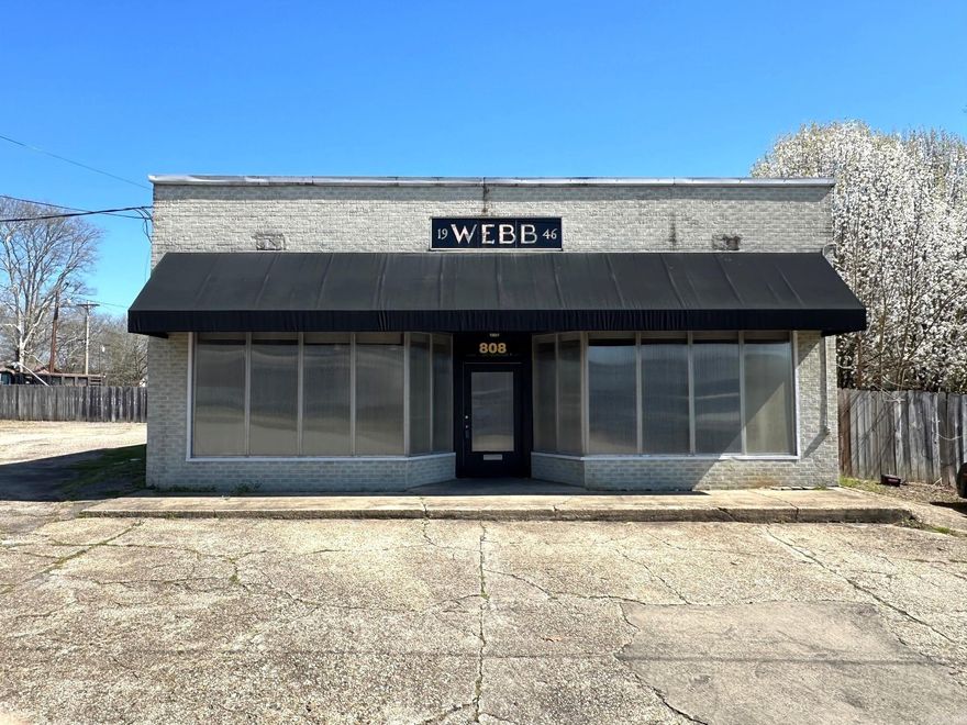The historic Webb Building is now available. One block from the upcoming recreational Southwest Trail and five blocks from Benton Parks and Rec's new Mountain Bike Park, the building could be perfect for a bicycle-related business. Large Pella windows provide an abundance of natural light. With an open concept, the 14' ceiling height provides a feel of a much larger space. Numerous electric and fiber optic outlets throughout. Three partition walls are easily removable to open the space even more. Refreshment area with large table. Storage space in rear of building. Come and make this your special place.