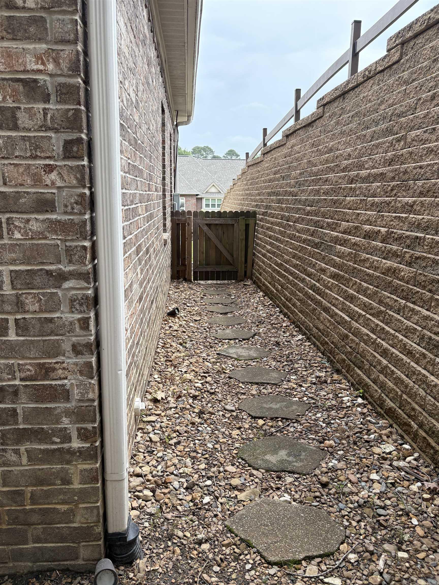 RIVER OAKS - Residential