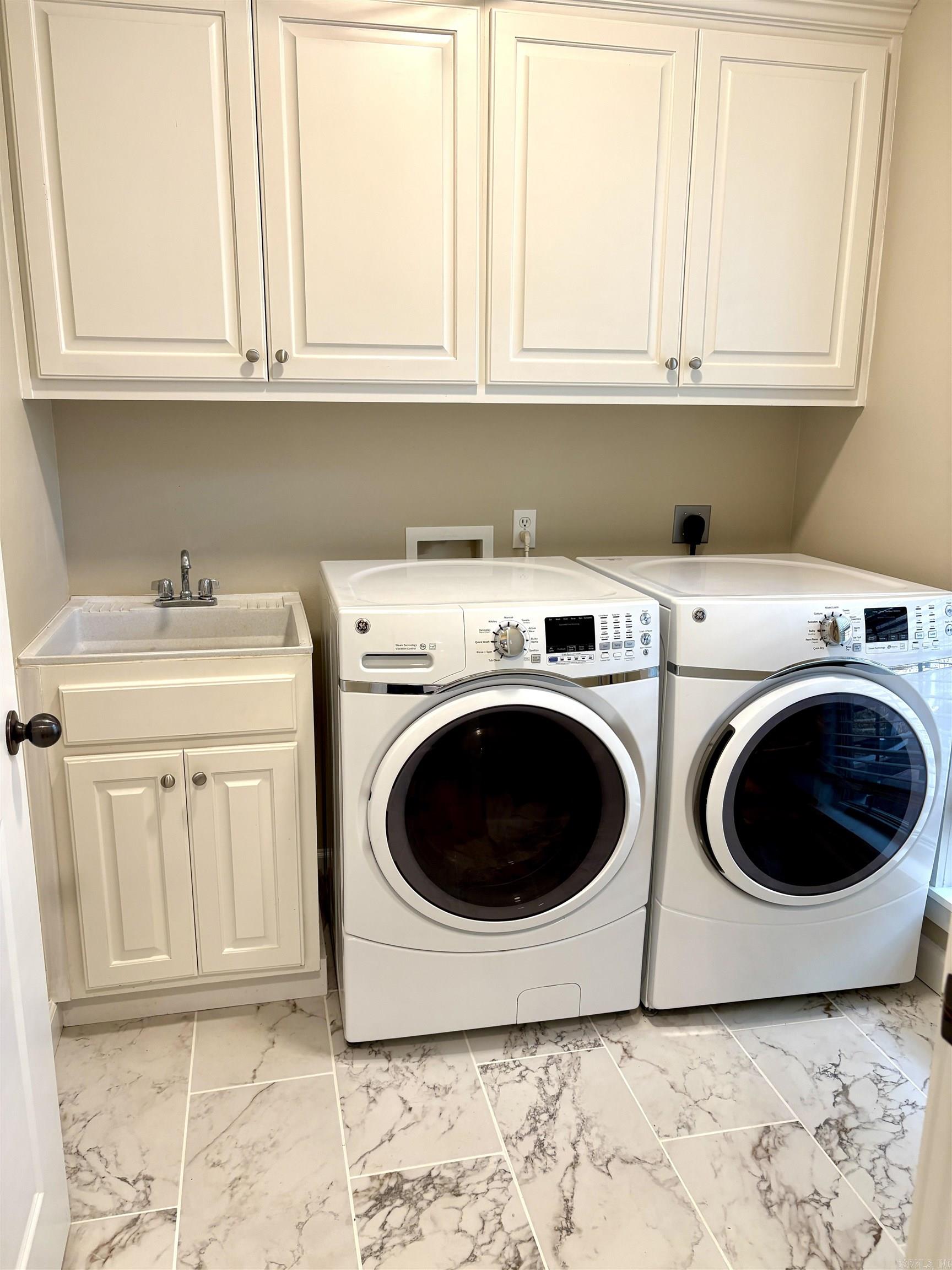 RIVER OAKS - Residential