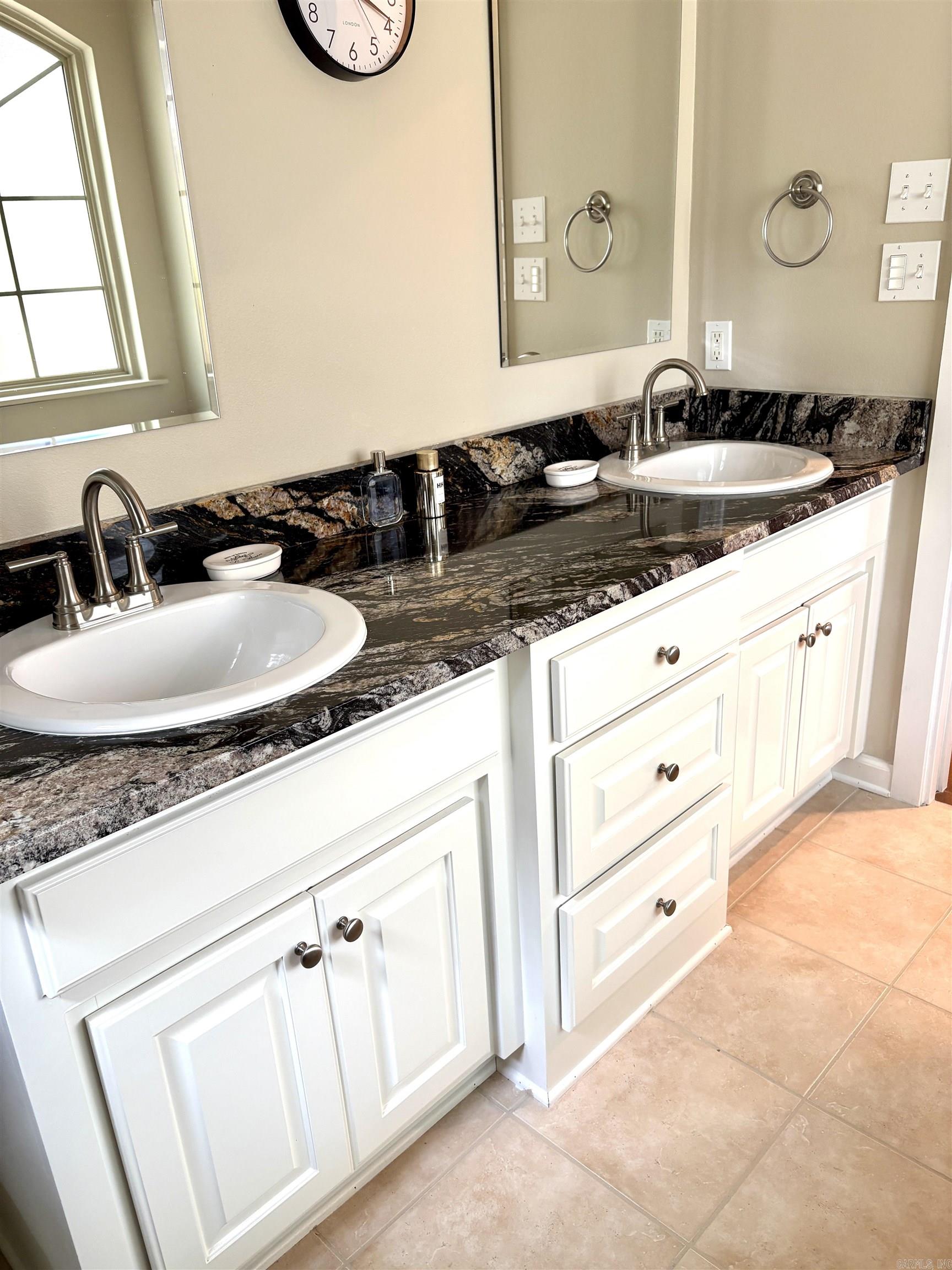 RIVER OAKS - Residential