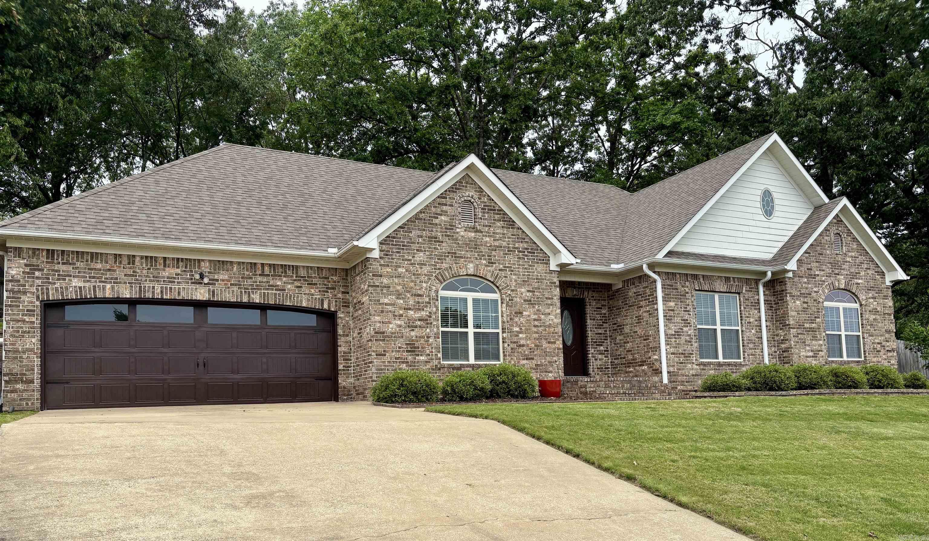 RIVER OAKS - Residential