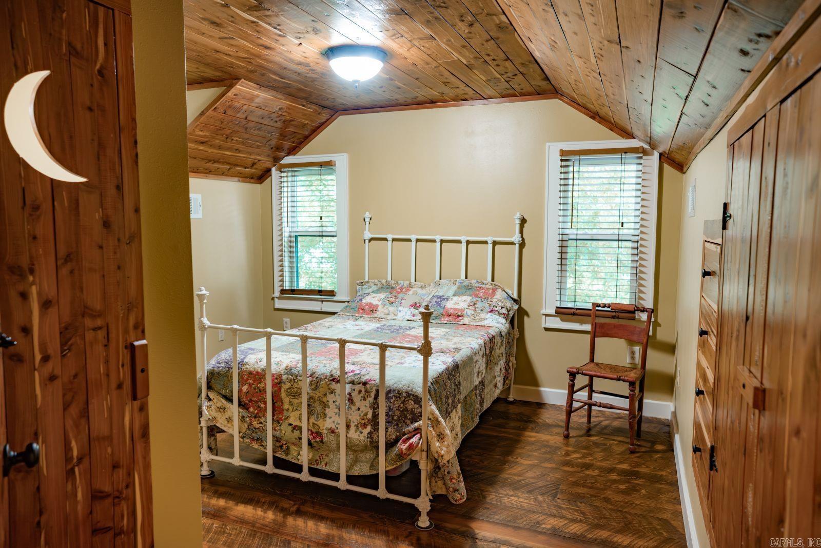YORKTOWN - Residential