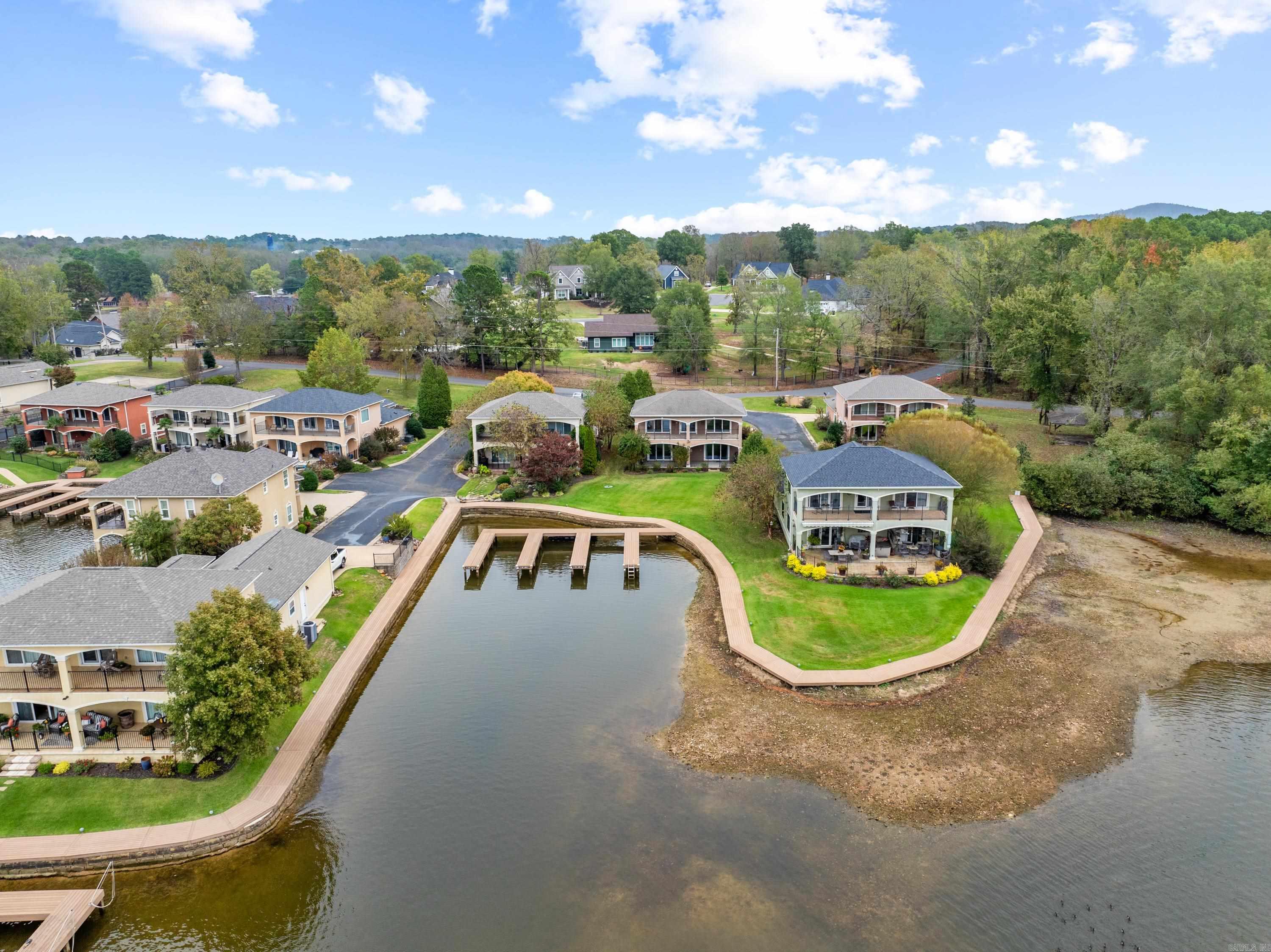 FARRS LANDING VILLAS - Residential