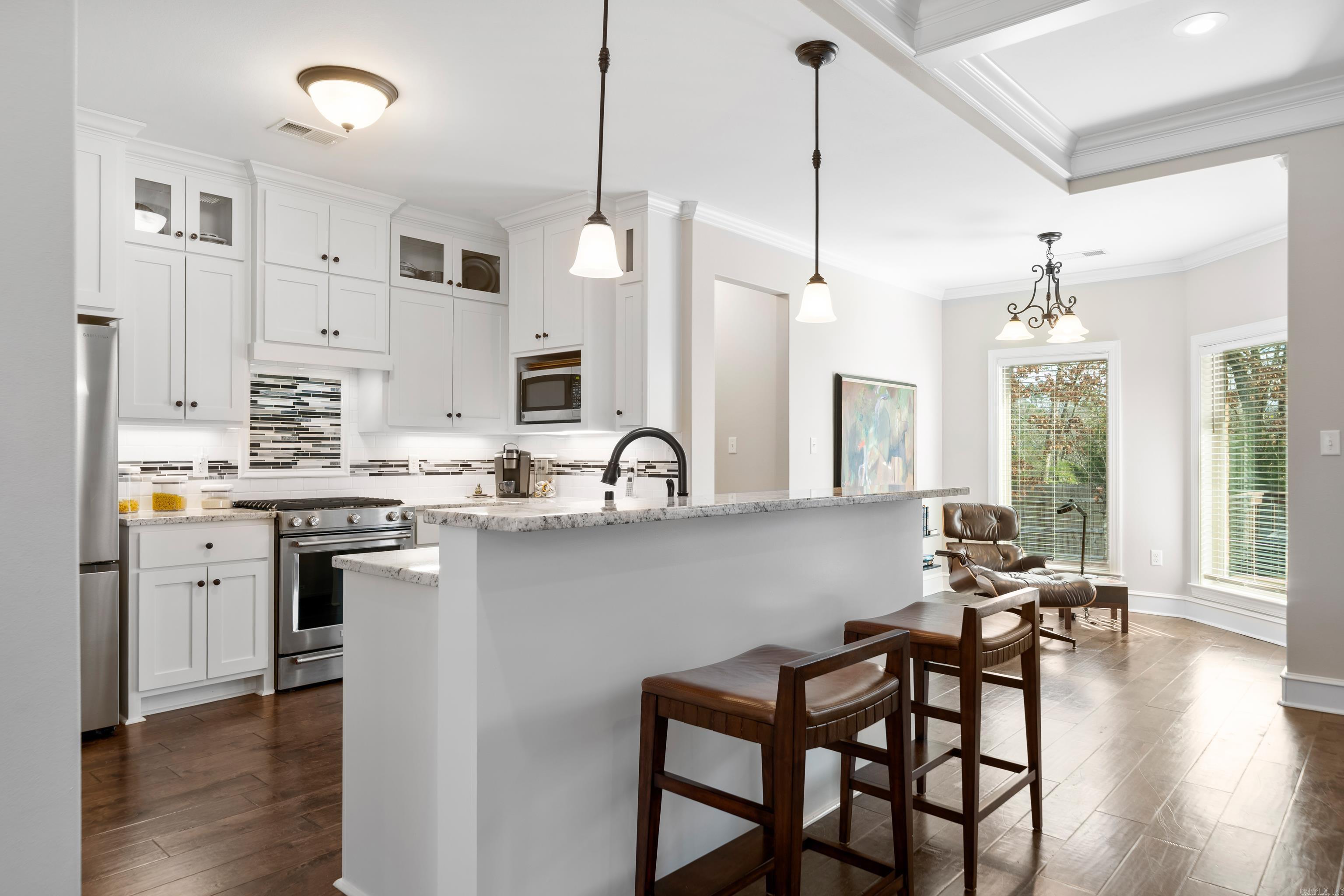 EAGLE ROCK - Residential