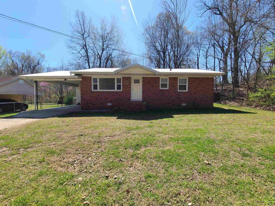 1410 Heritage Park Road in Piggott is a brick, 2/3BR, 1BA, 1120sqft home sitting on a 72'x230' (.38acre) lot. It has a large private back yard, perfect for relaxing. Listed at $124,900 this picture-perfect home is completely move in ready!
