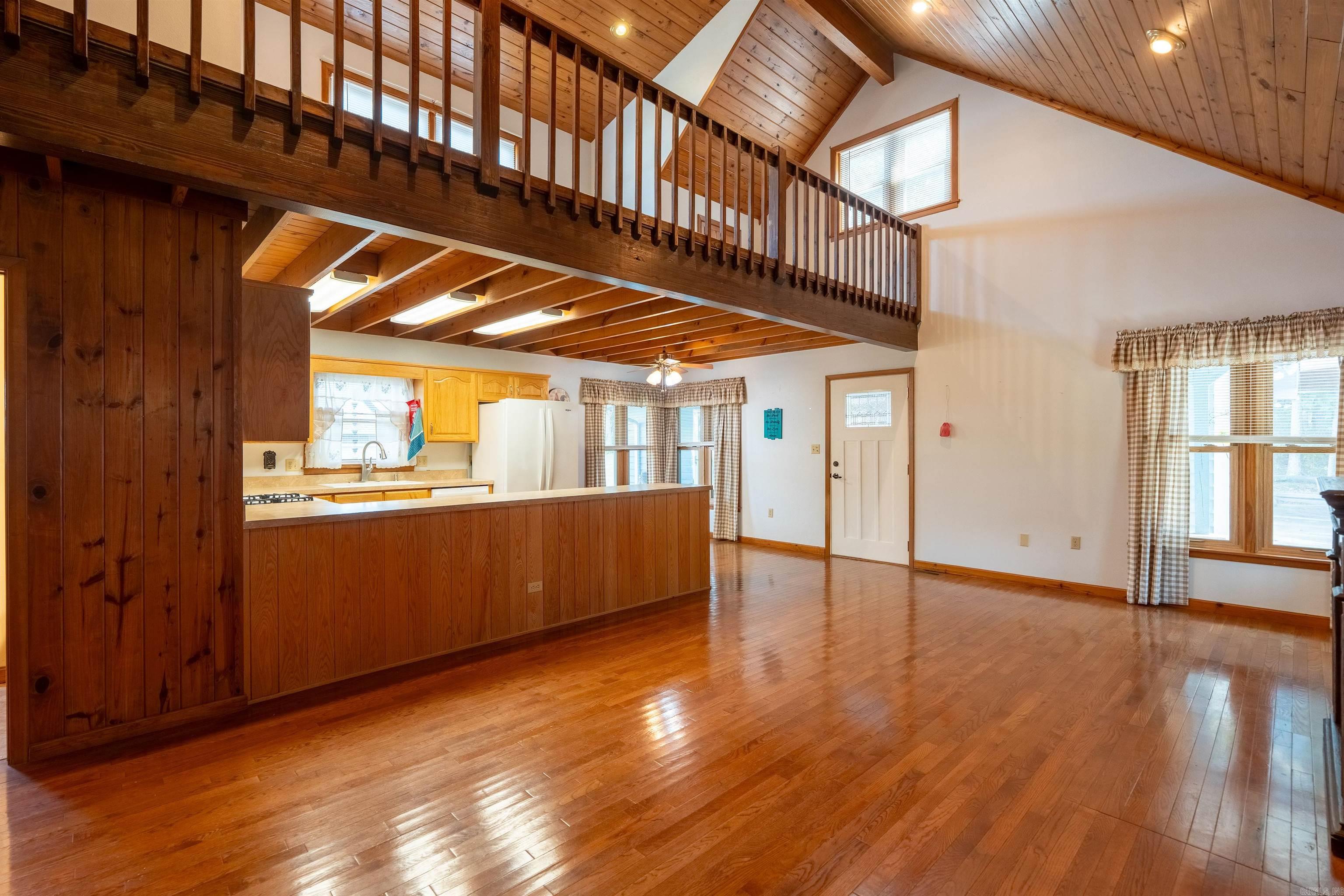 WOODLAND COVE - Residential