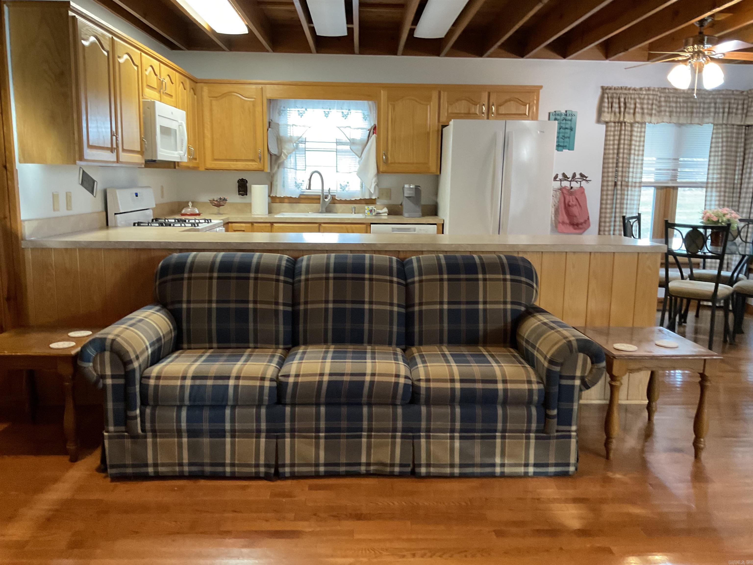 WOODLAND COVE - Residential