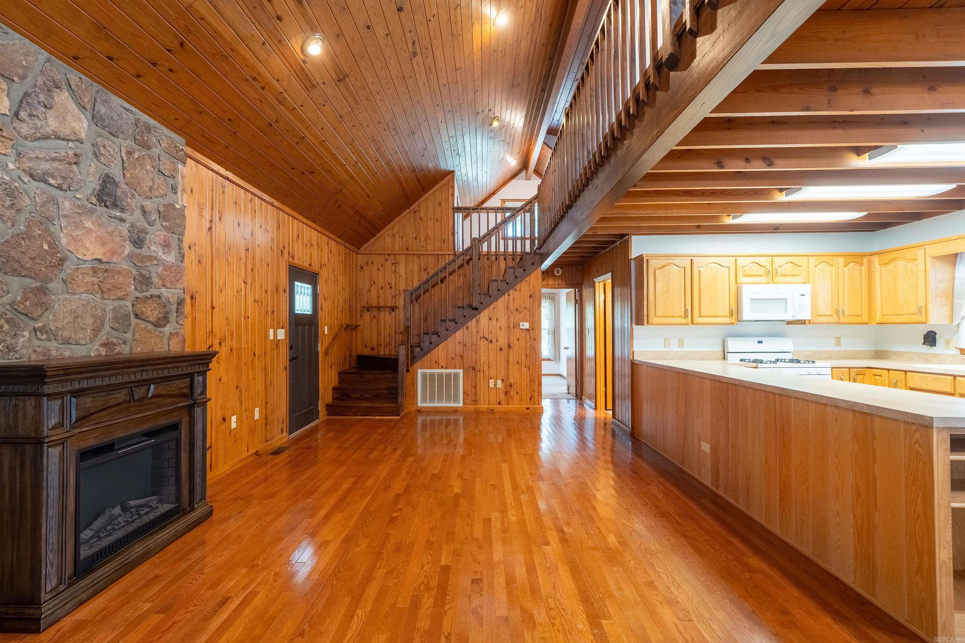 WOODLAND COVE - Residential
