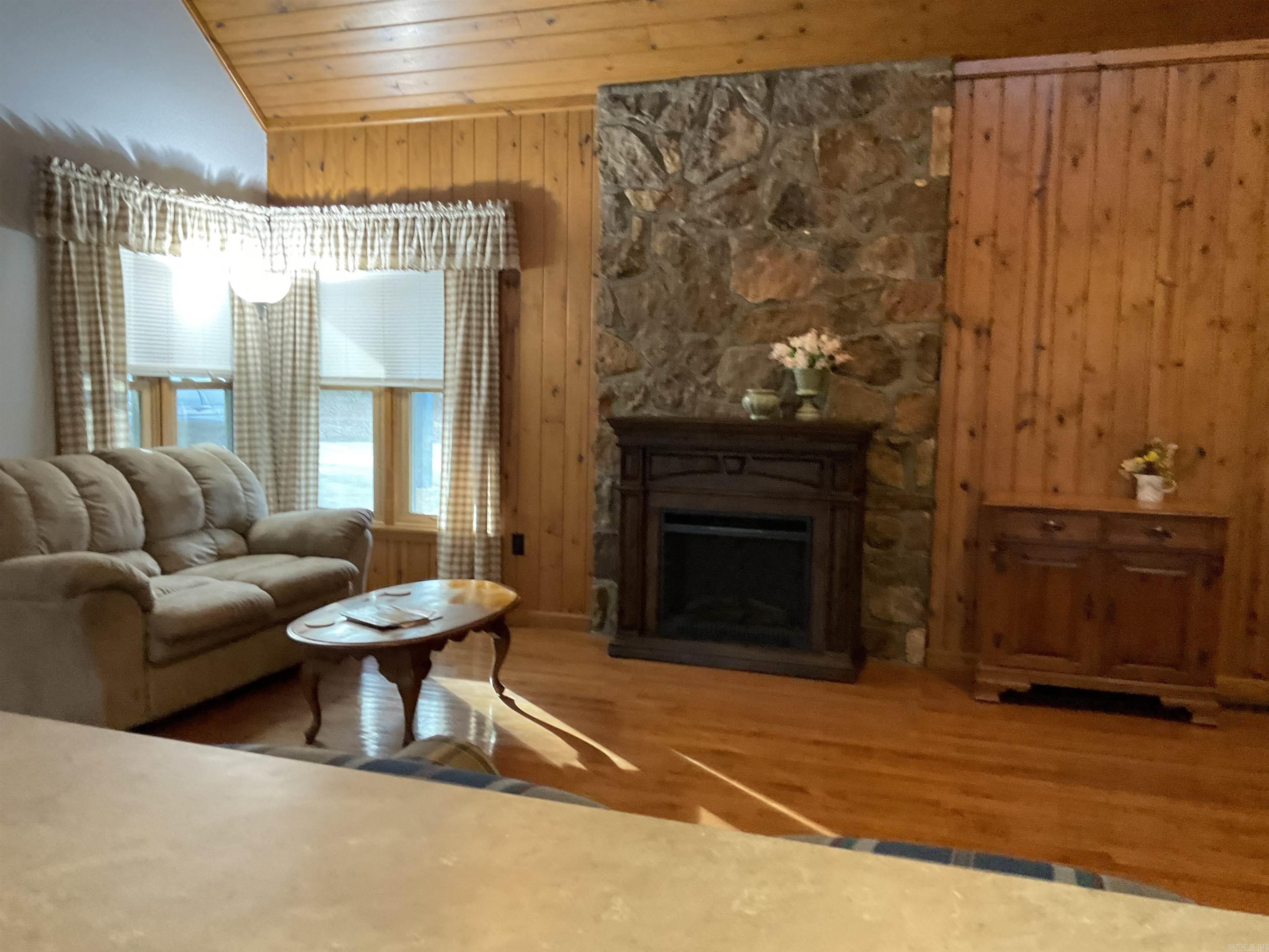 WOODLAND COVE - Residential