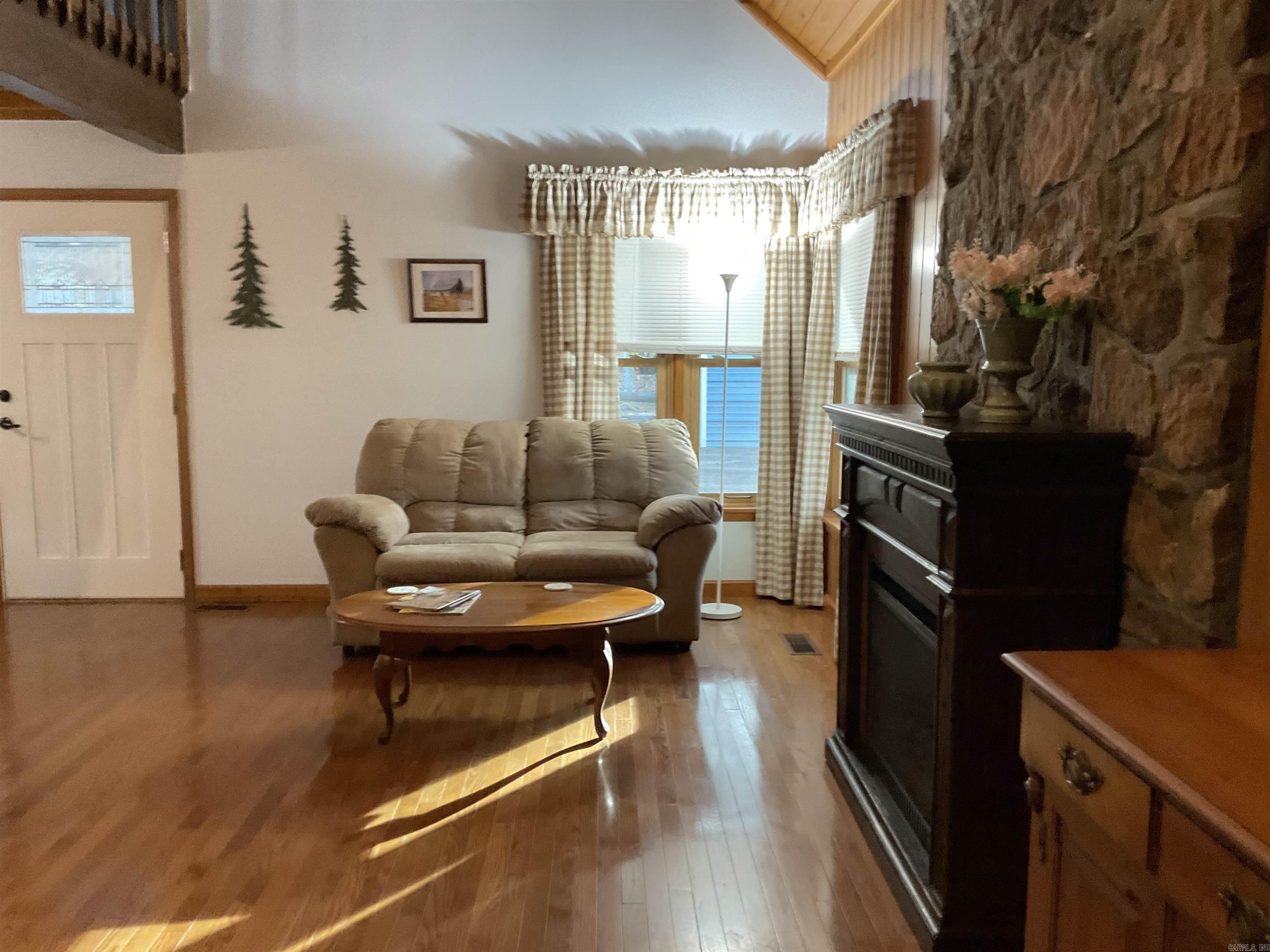 WOODLAND COVE - Residential