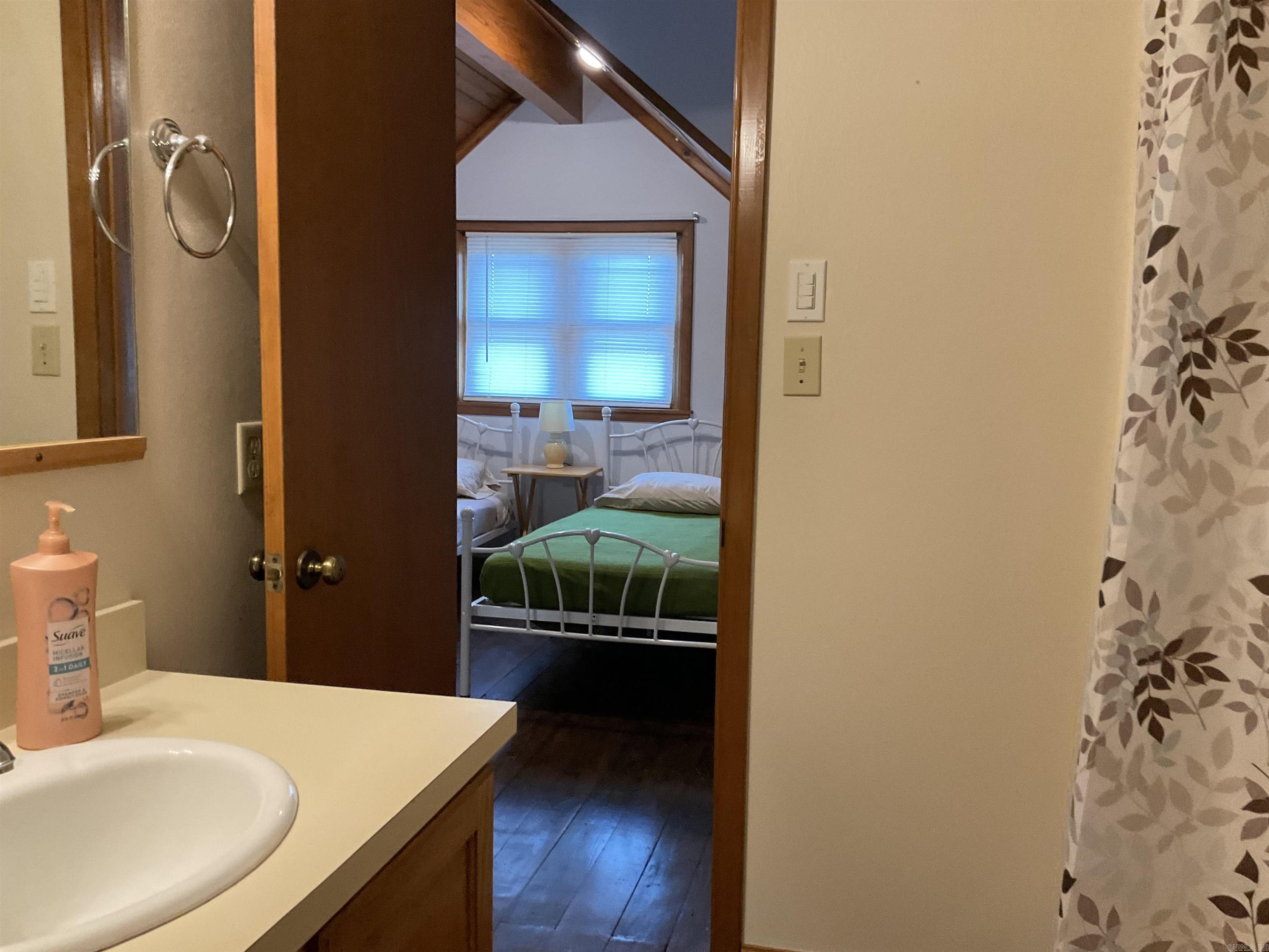 WOODLAND COVE - Residential