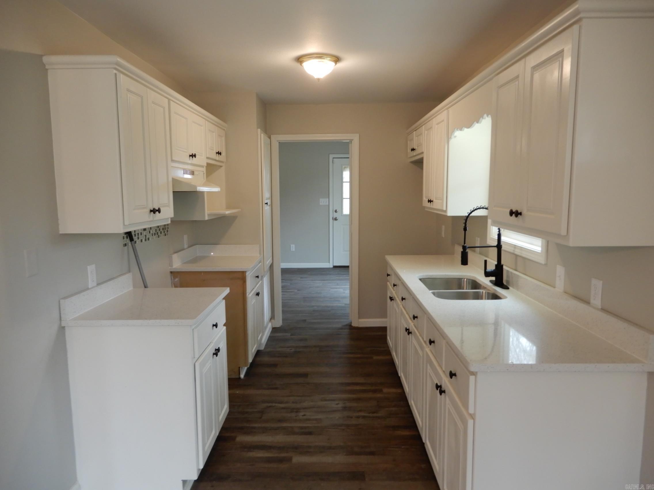 ROLLING HILLS - Residential