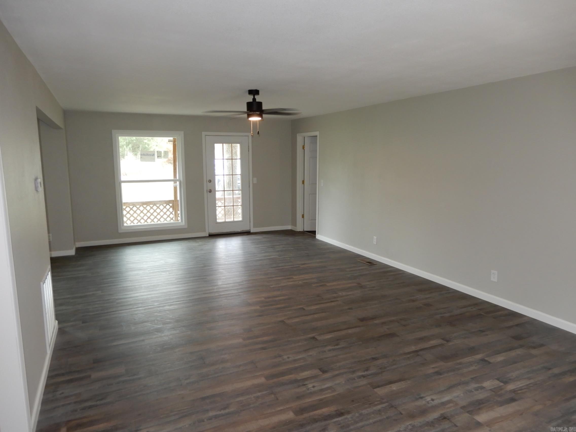 ROLLING HILLS - Residential